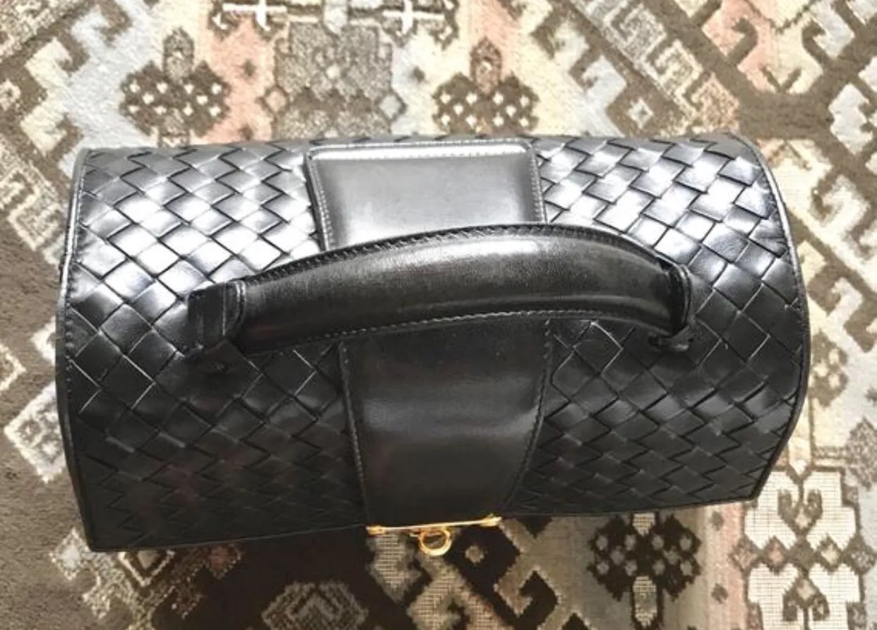 1990s. Vintage Bottega Veneta classic black lamb leather intrecciato handbag with golden closure hock. Gorgeous masterpiece from Bottega.