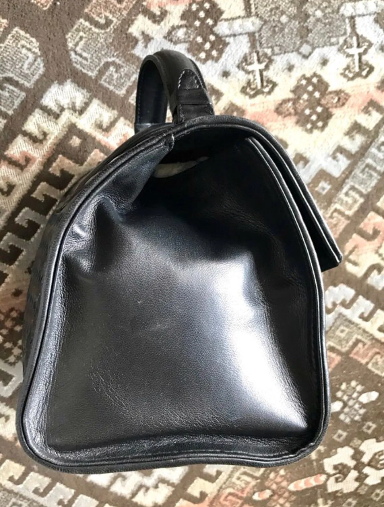 1990s. Vintage Bottega Veneta classic black lamb leather intrecciato handbag with golden closure hock. Gorgeous masterpiece from Bottega.