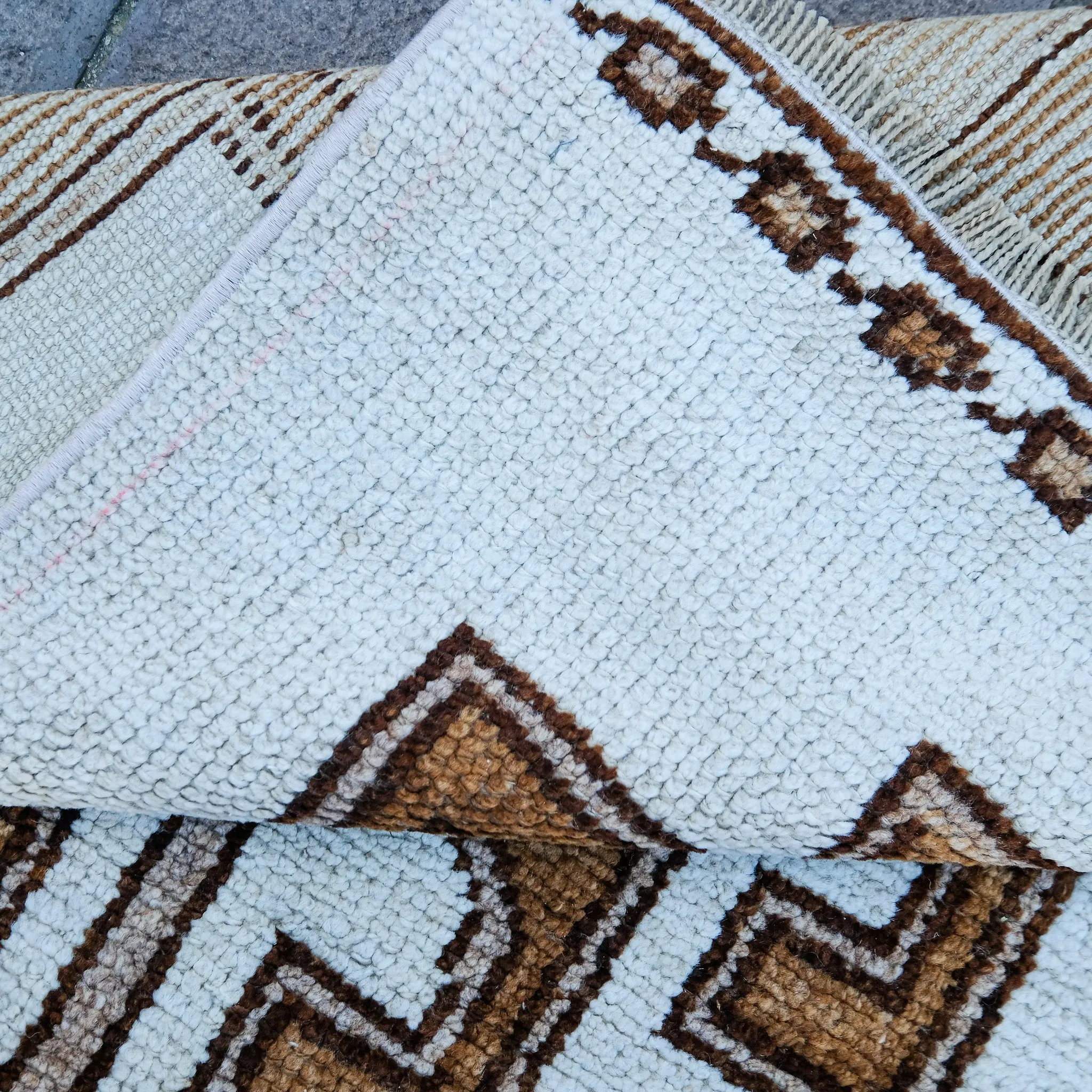 3482 Handwoven Vintage Rug 2'11x10'5