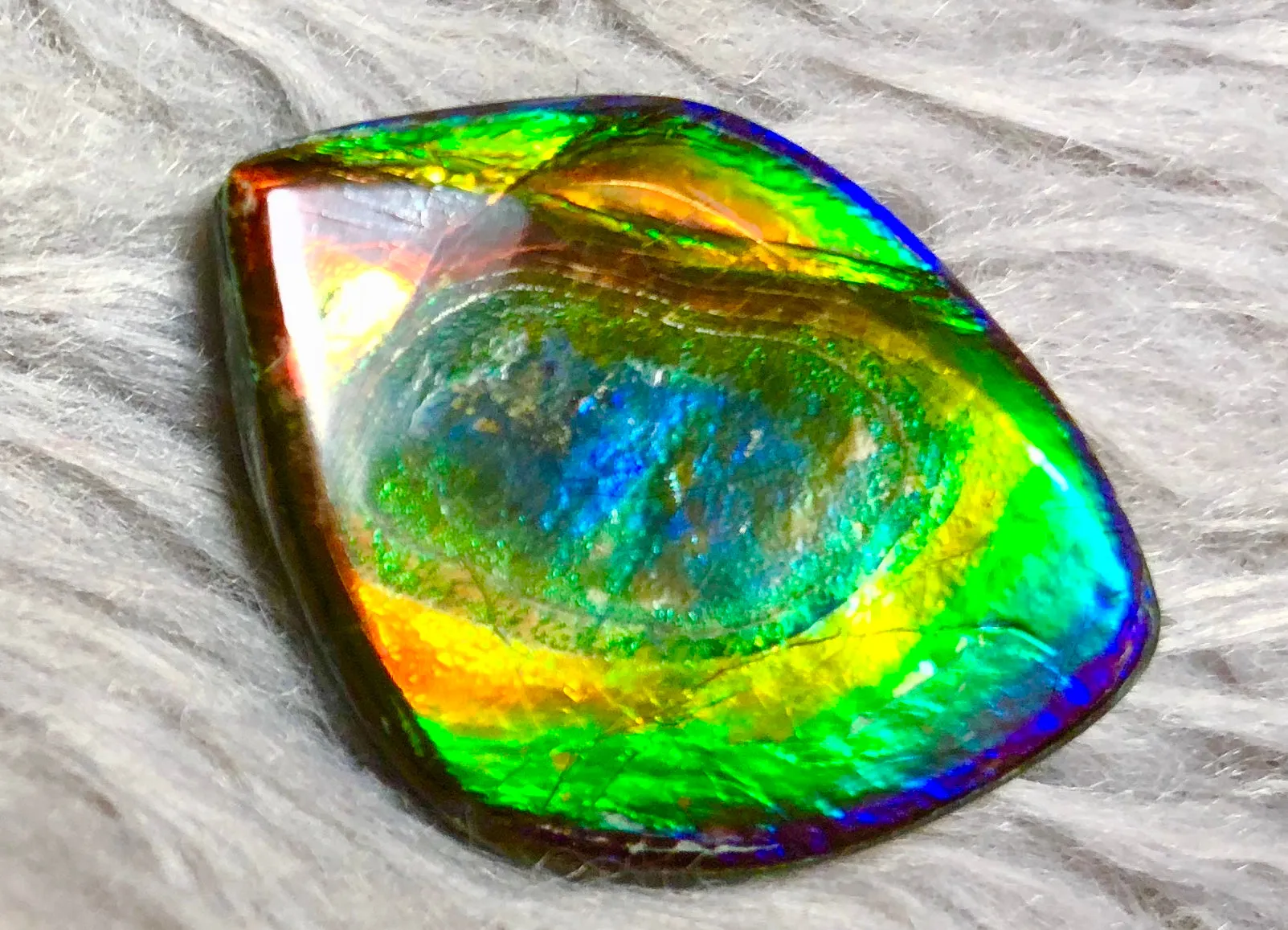 35  x 26 mm  Natural  Free Form . FFN 332 Ammolite  ナチュラル　ルース　アンモライト フリーフォーム