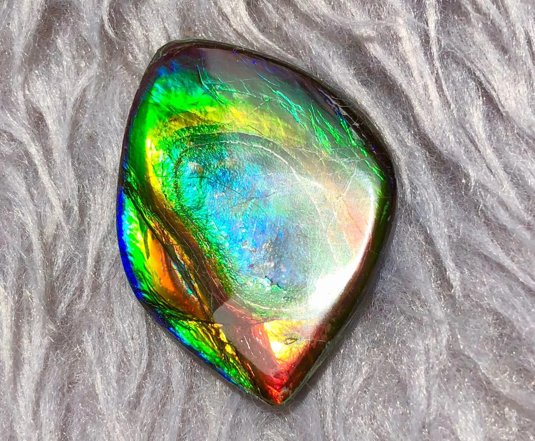 35  x 26 mm  Natural  Free Form . FFN 332 Ammolite  ナチュラル　ルース　アンモライト フリーフォーム
