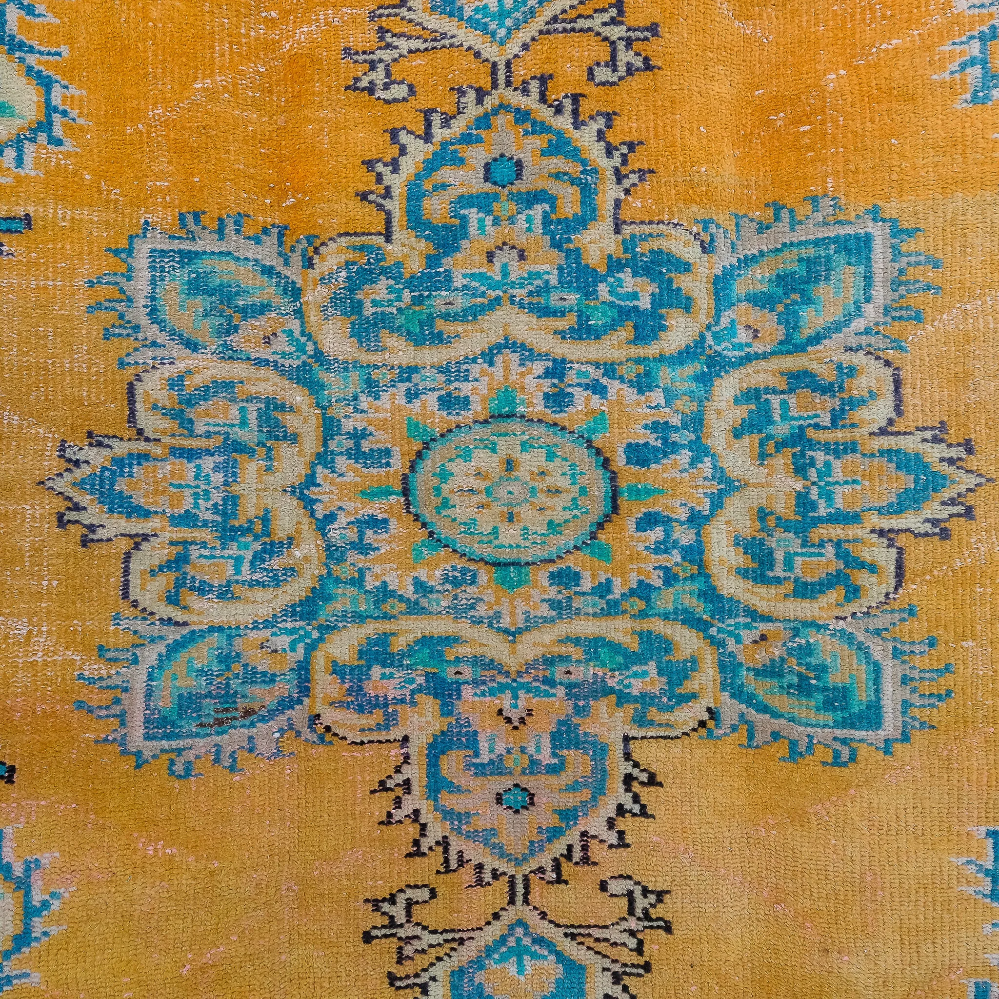 3926 Handwoven Vintage Rug 4'4x6'11