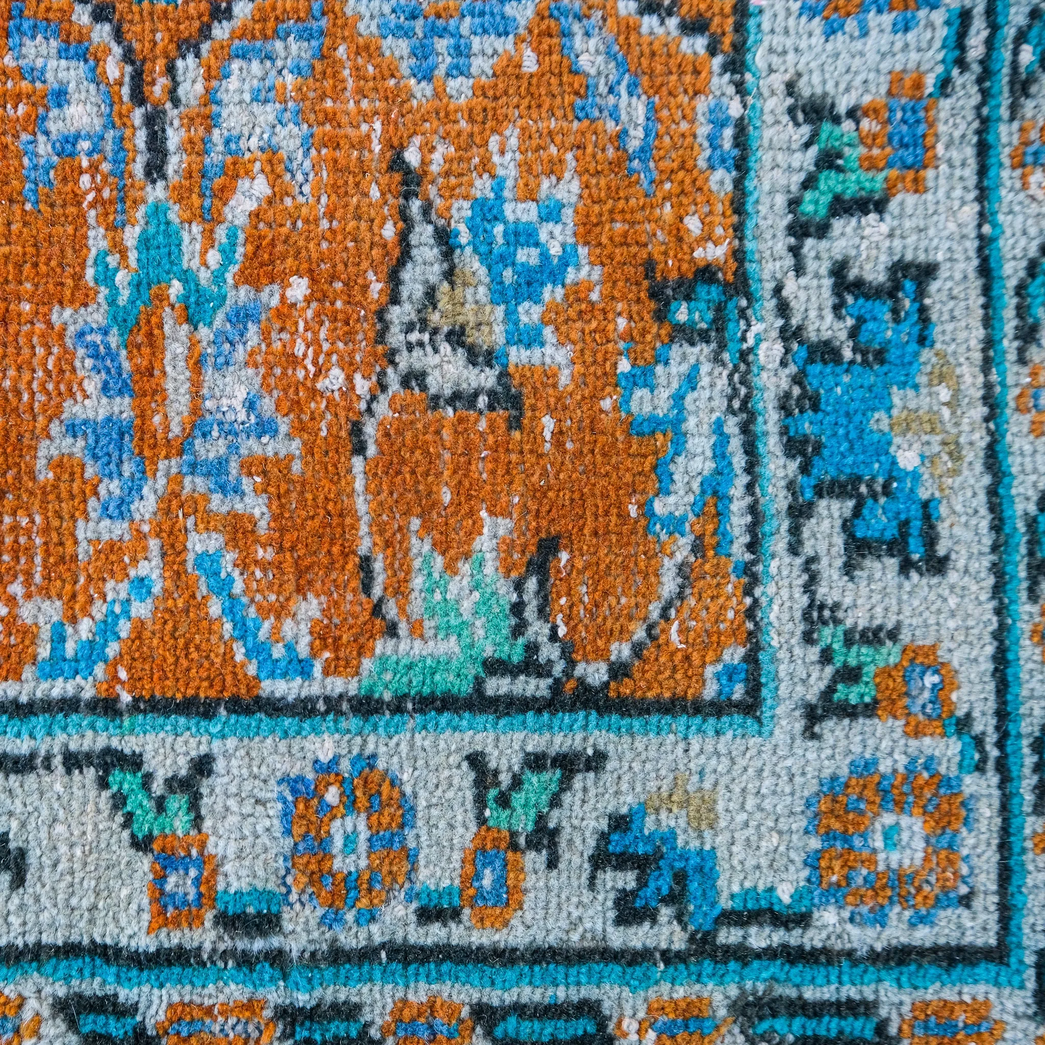 4793 Handwoven Vintage Rug 2'9x11'1