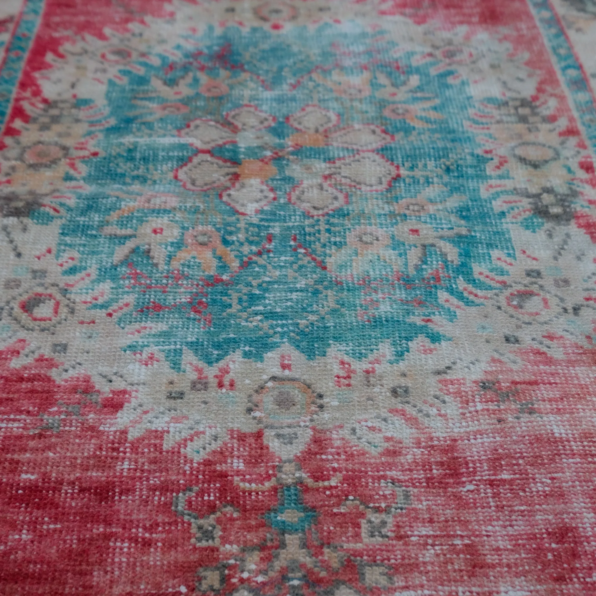 5008 Handwoven Vintage Rug 3'4x6'9