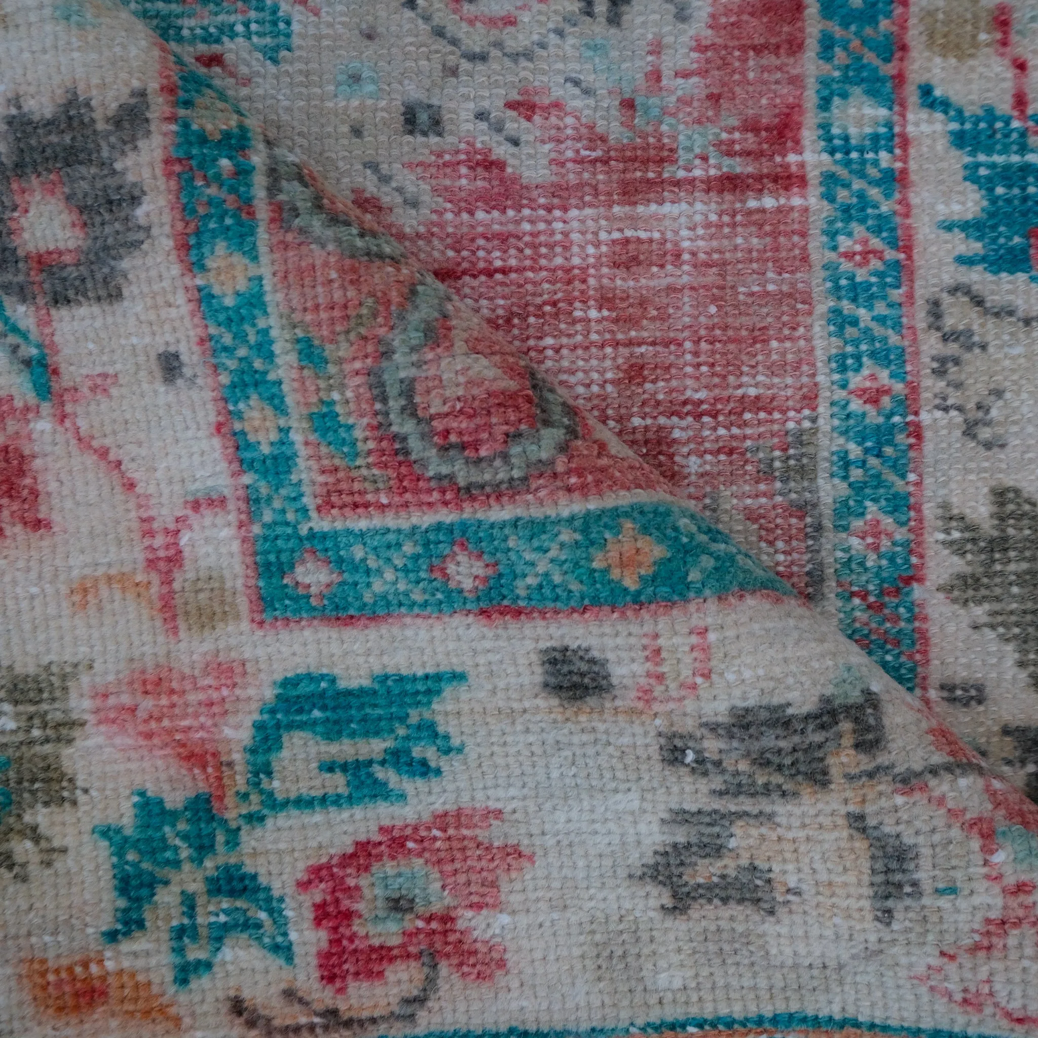 5008 Handwoven Vintage Rug 3'4x6'9