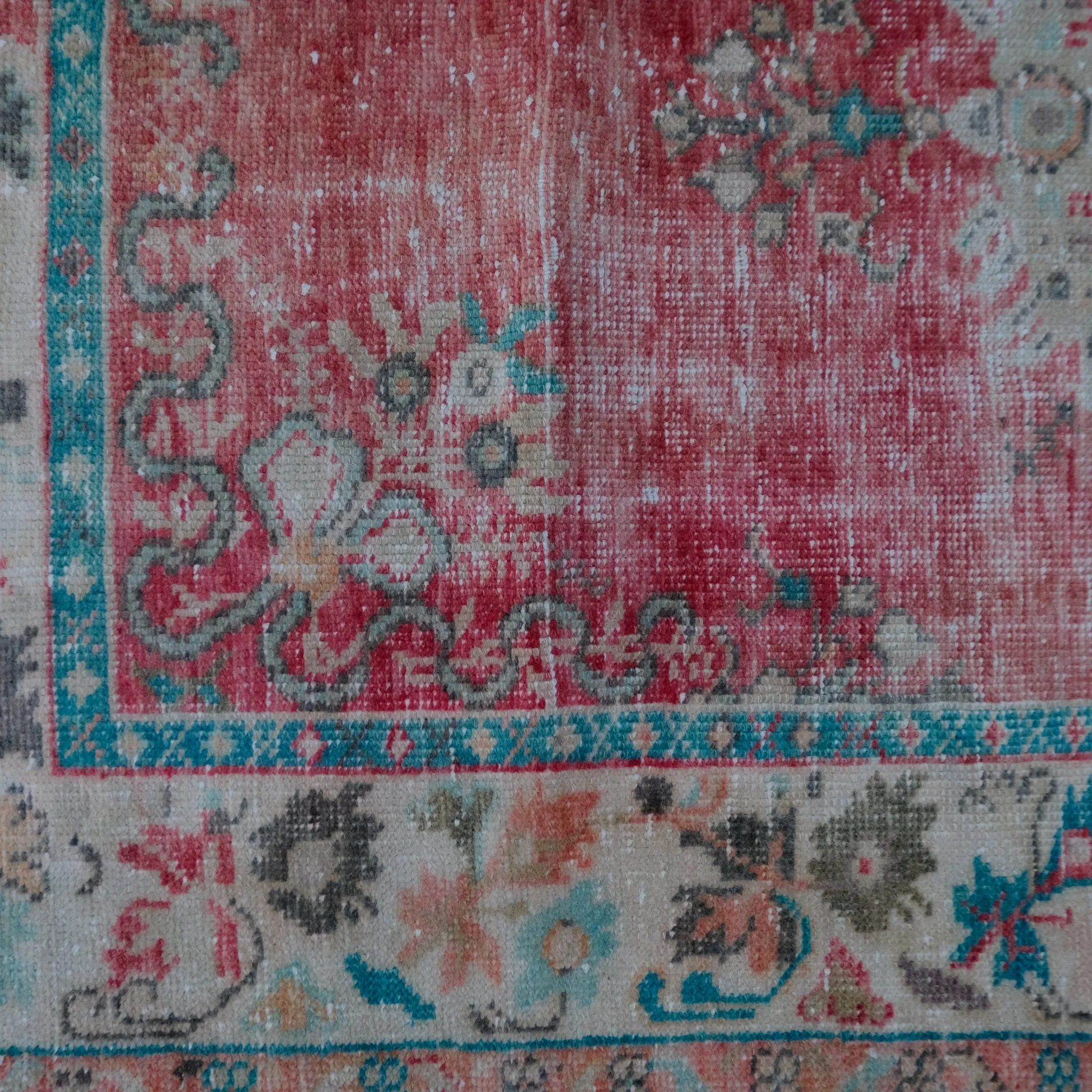 5008 Handwoven Vintage Rug 3'4x6'9