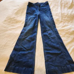 Anthropologie Pilcro Patch Pocket Flare Bell Bottom High Waisted Jean