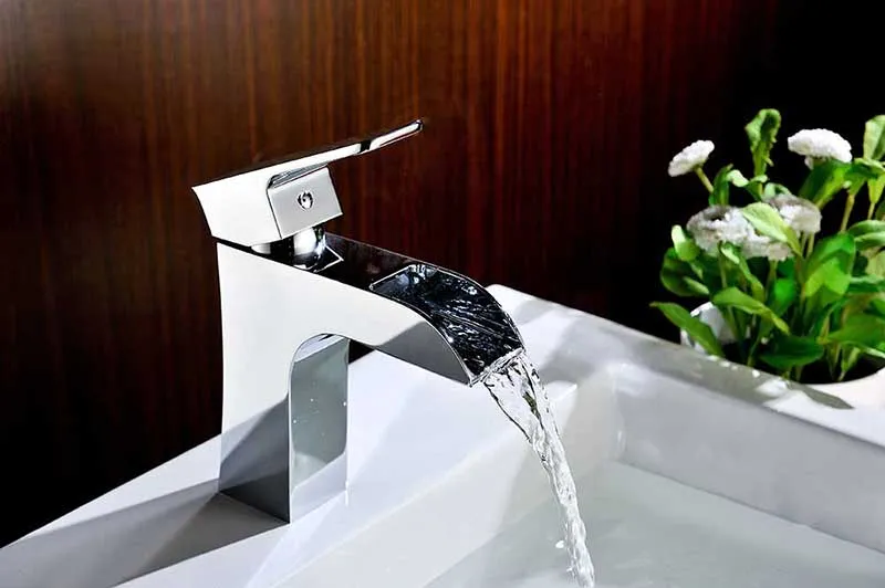Anzzi Forza Series Single Handle Bathroom Sink Faucet in Polished Chrome