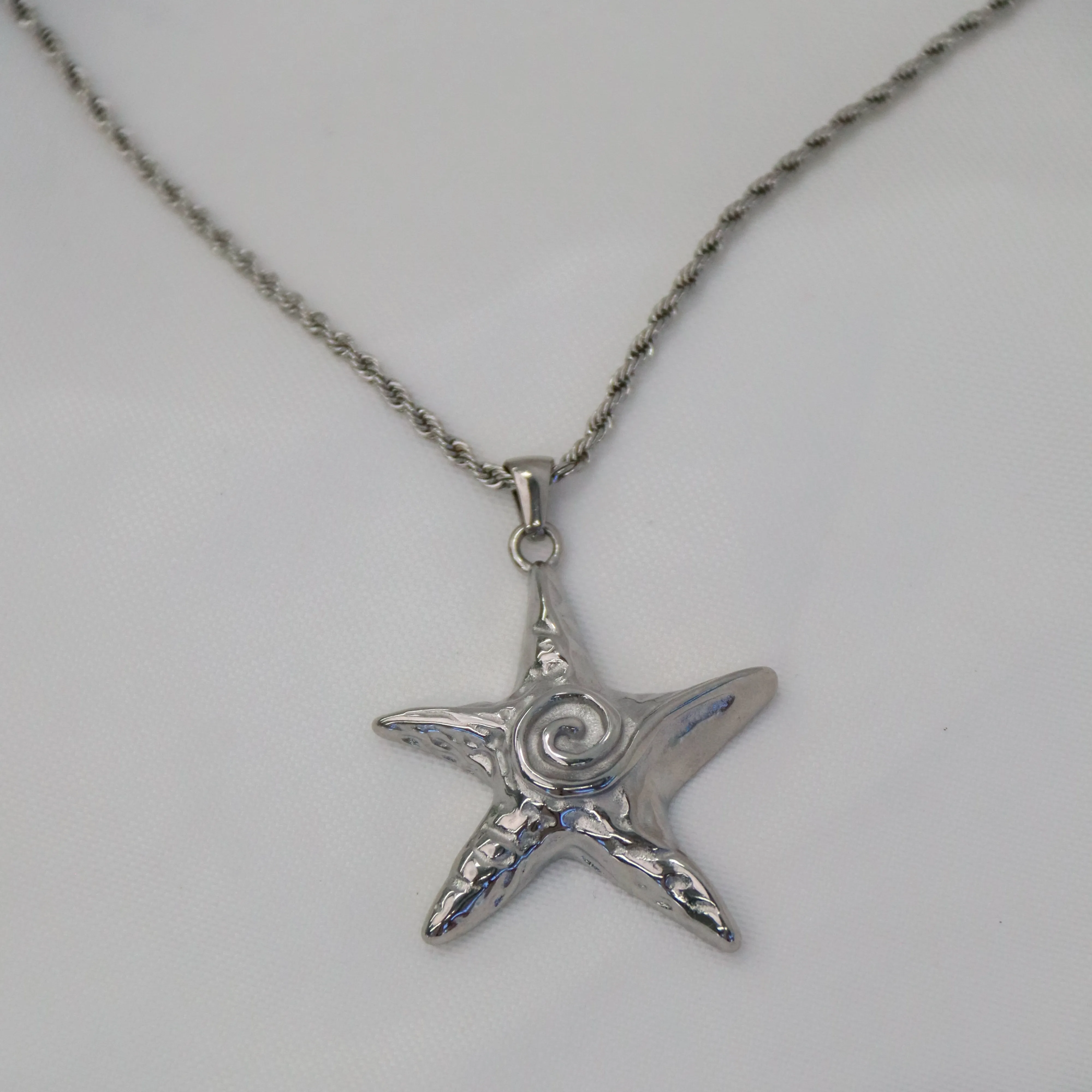 Astra - Starfish Necklace