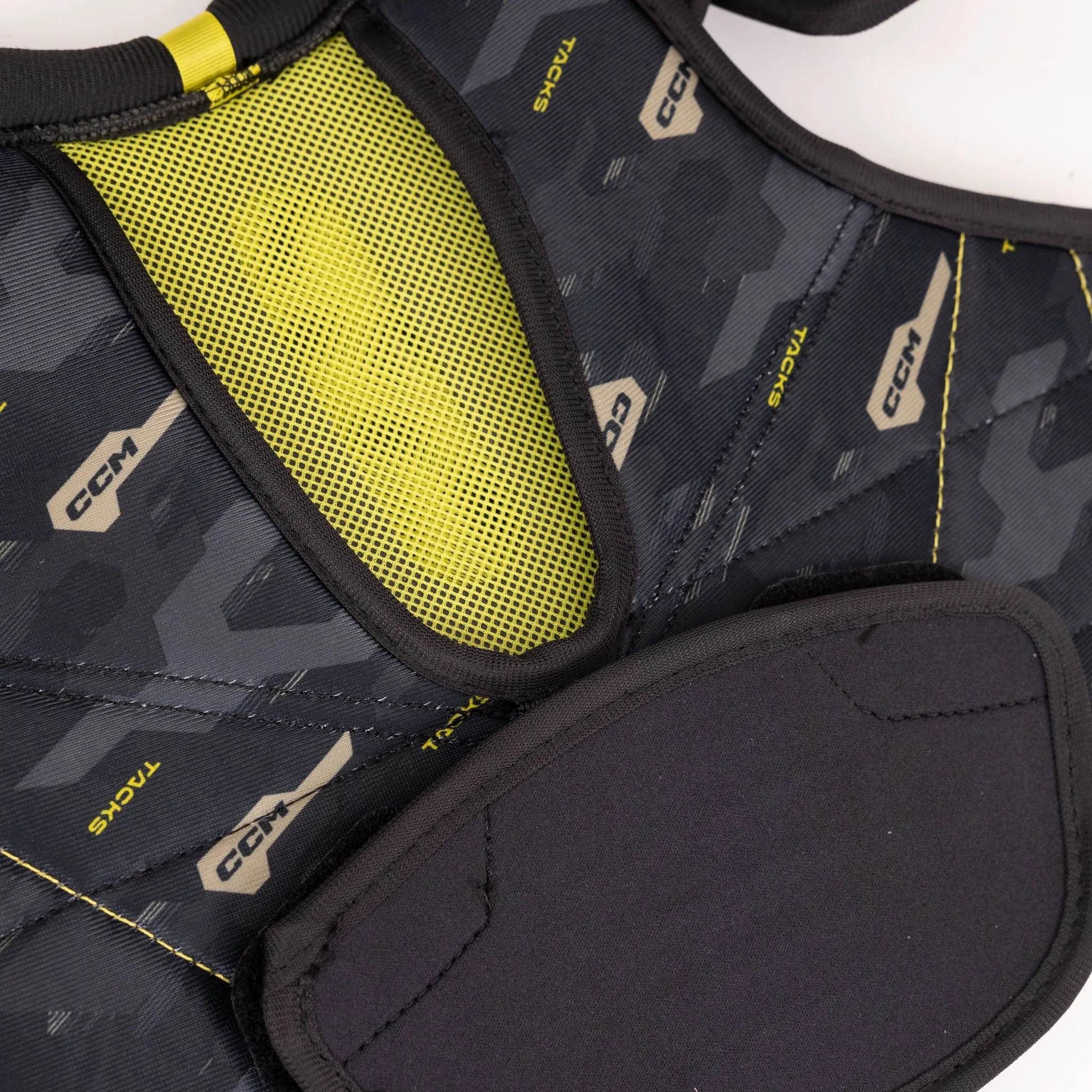CCM Tacks AS580 Junior Hockey Shoulder Pads