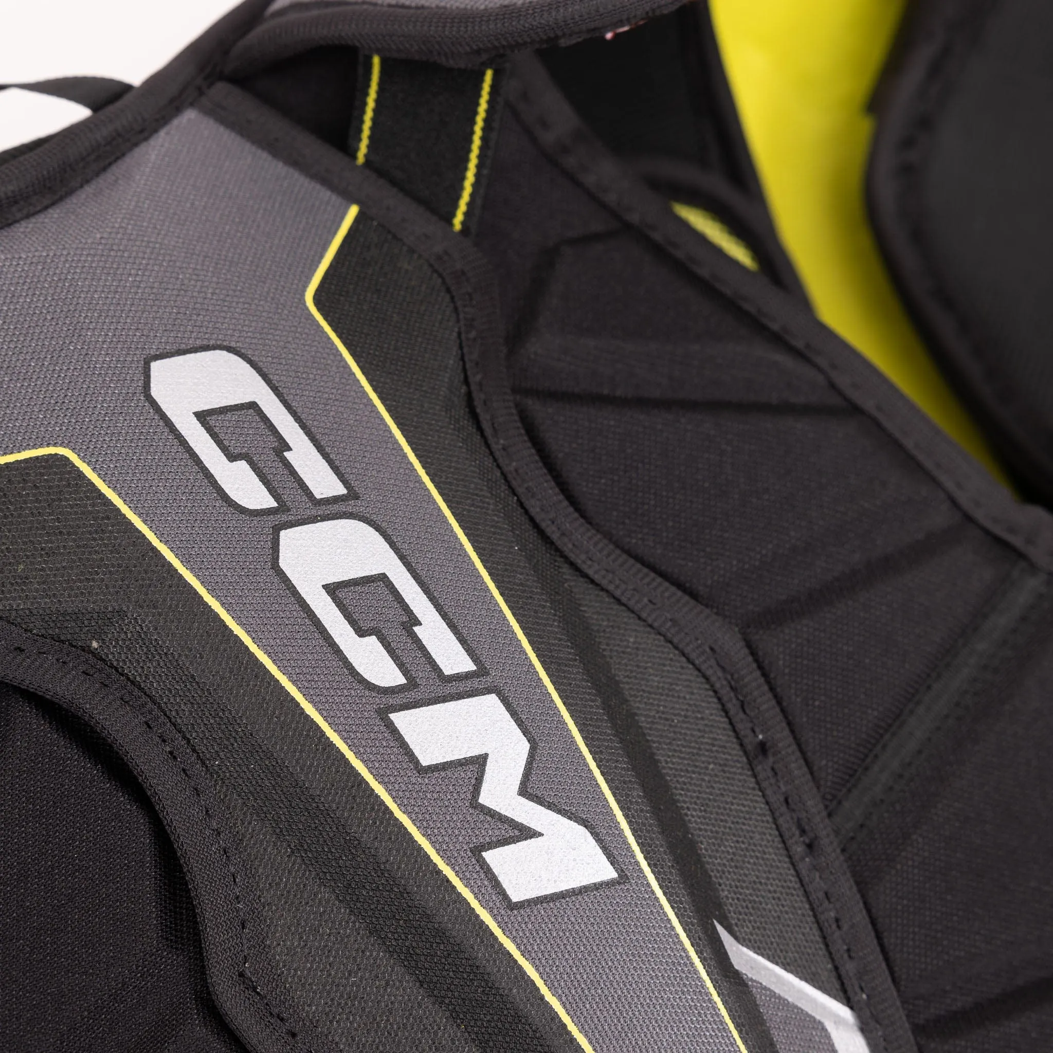 CCM Tacks AS580 Junior Hockey Shoulder Pads