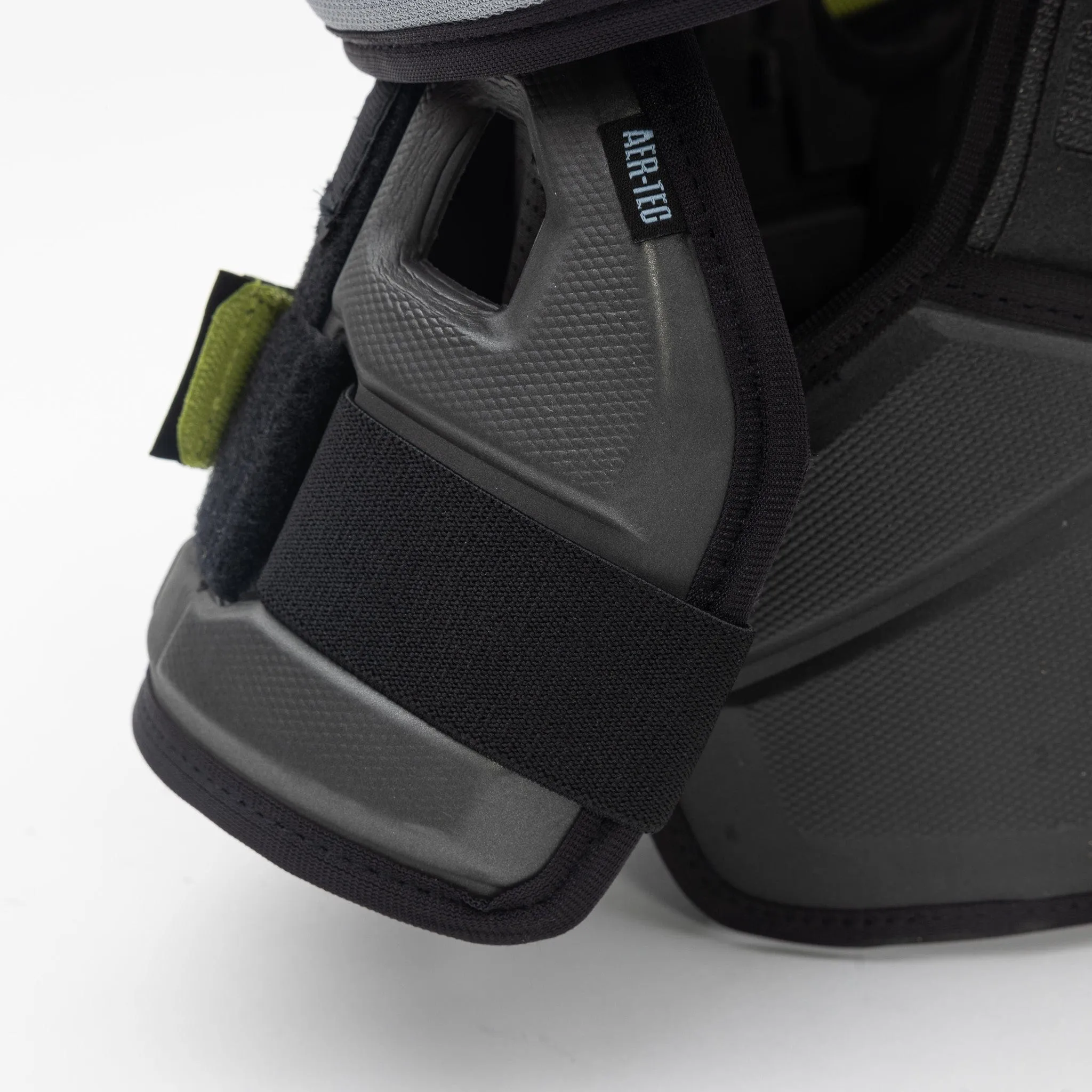 CCM Tacks XF Pro Junior Hockey Shoulder Pads