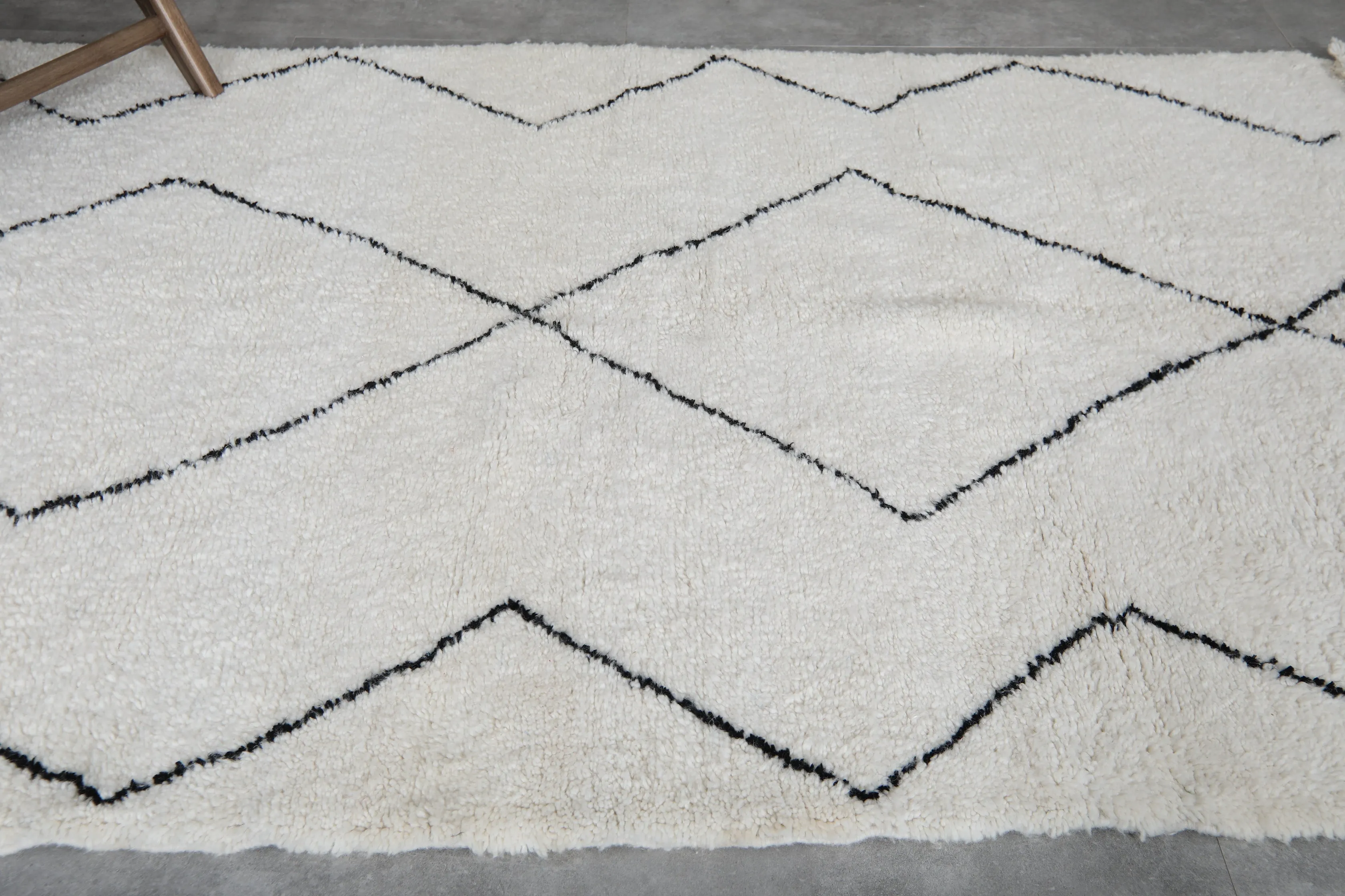 Diamond Moroccan Rug - 5 x 8 Feet | Handwoven Wool with Bold Diamond Pattern