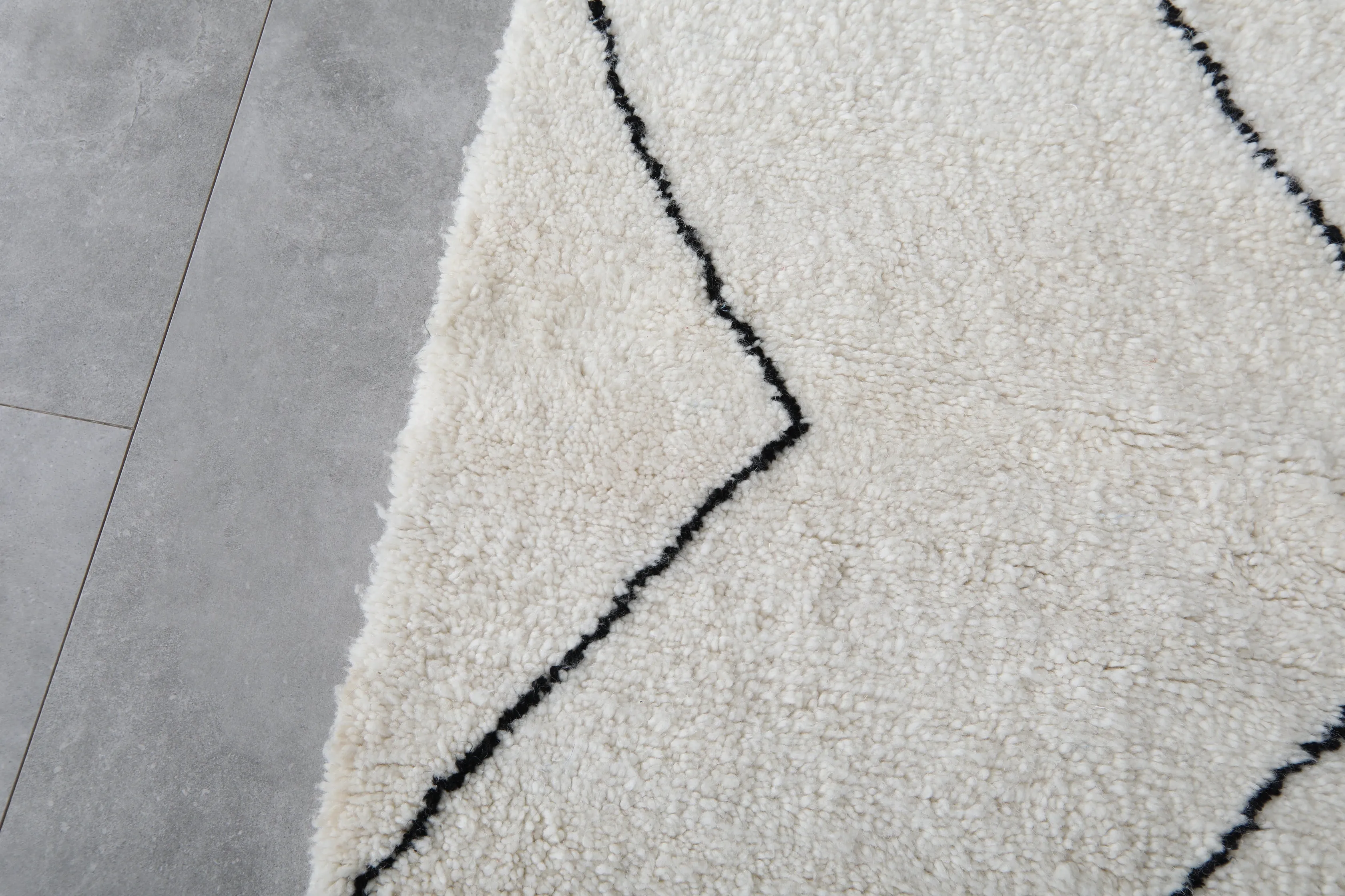 Diamond Moroccan Rug - 5 x 8 Feet | Handwoven Wool with Bold Diamond Pattern