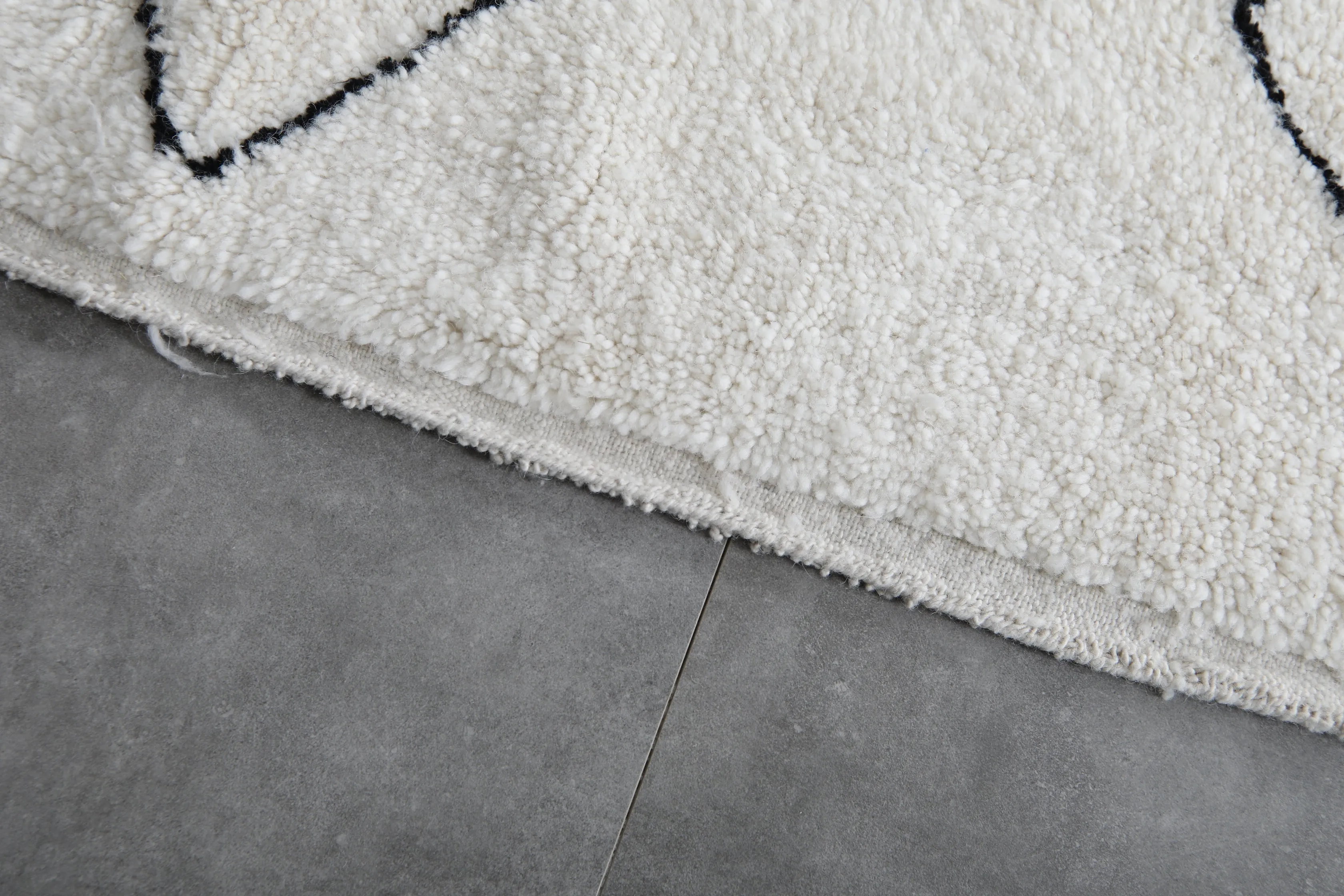 Diamond Moroccan Rug - 5 x 8 Feet | Handwoven Wool with Bold Diamond Pattern
