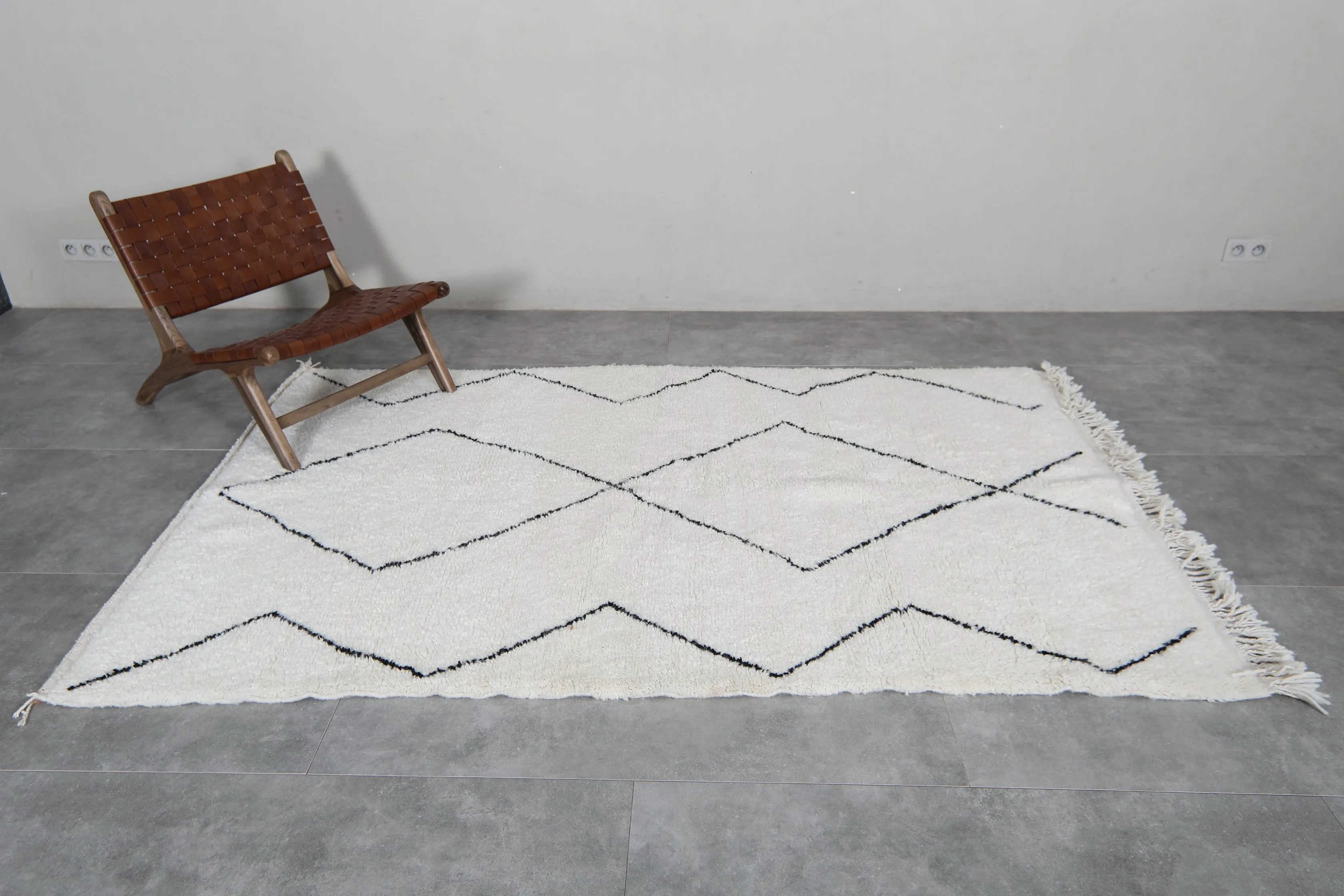 Diamond Moroccan Rug - 5 x 8 Feet | Handwoven Wool with Bold Diamond Pattern