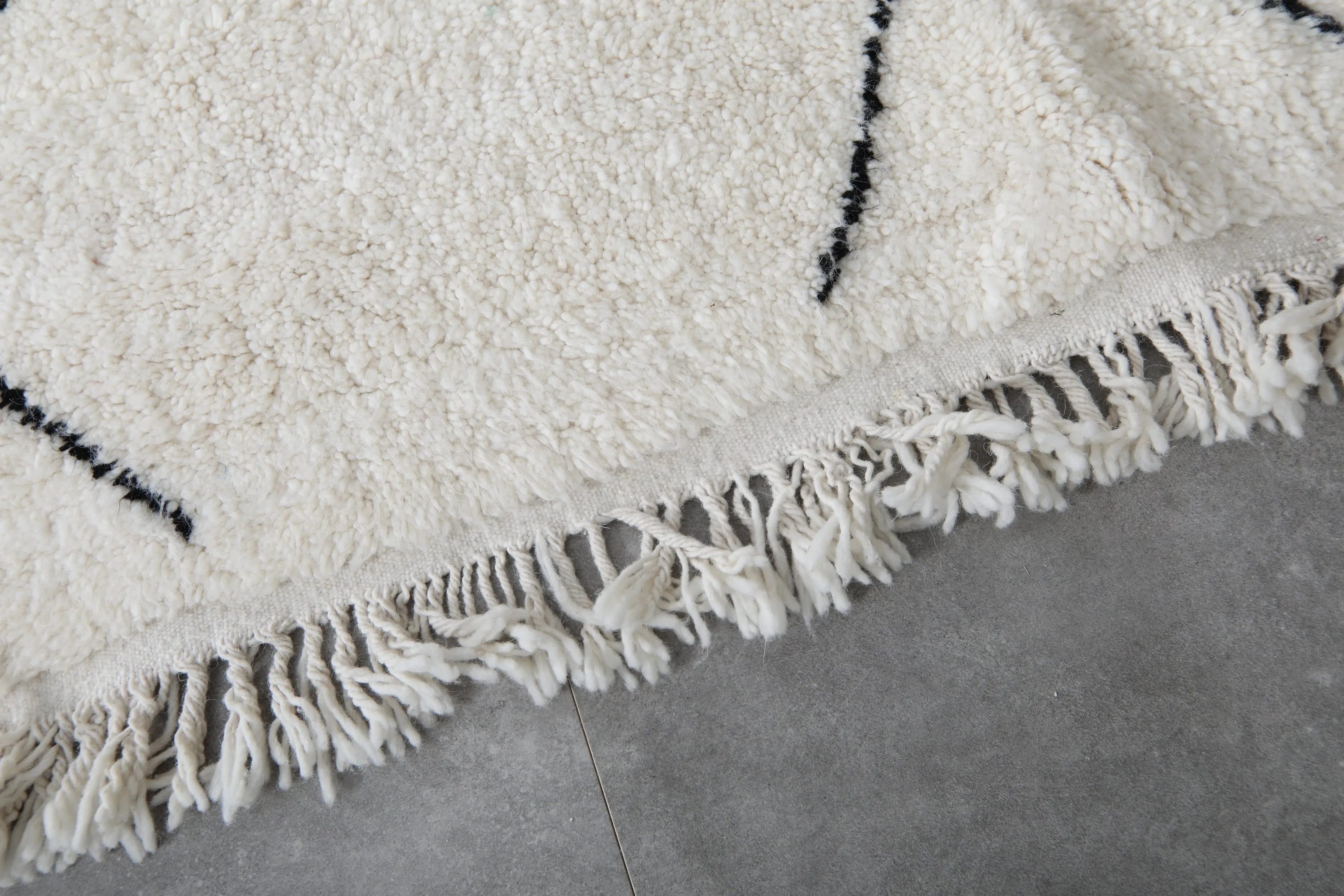 Diamond Moroccan Rug - 5 x 8 Feet | Handwoven Wool with Bold Diamond Pattern