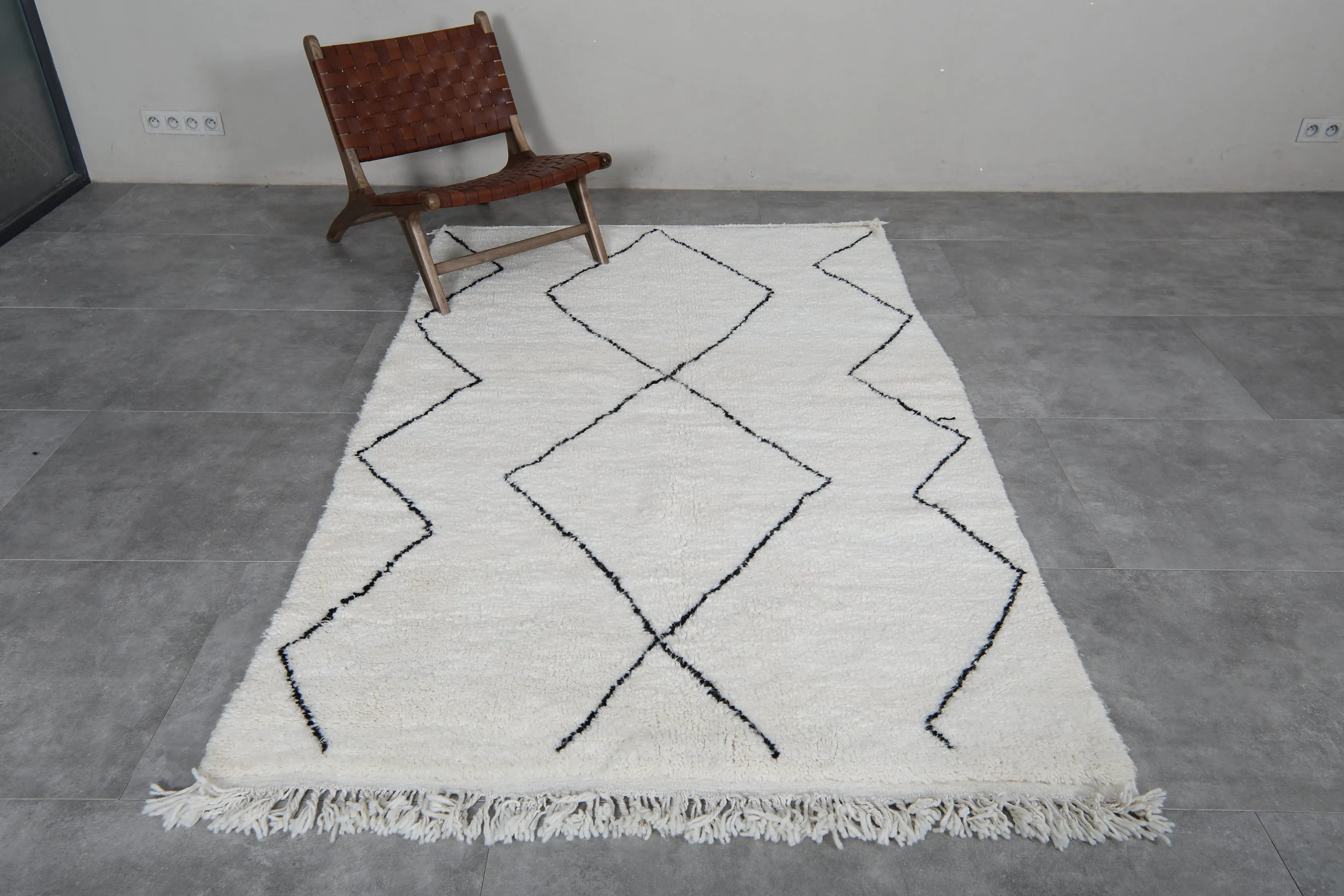 Diamond Moroccan Rug - 5 x 8 Feet | Handwoven Wool with Bold Diamond Pattern