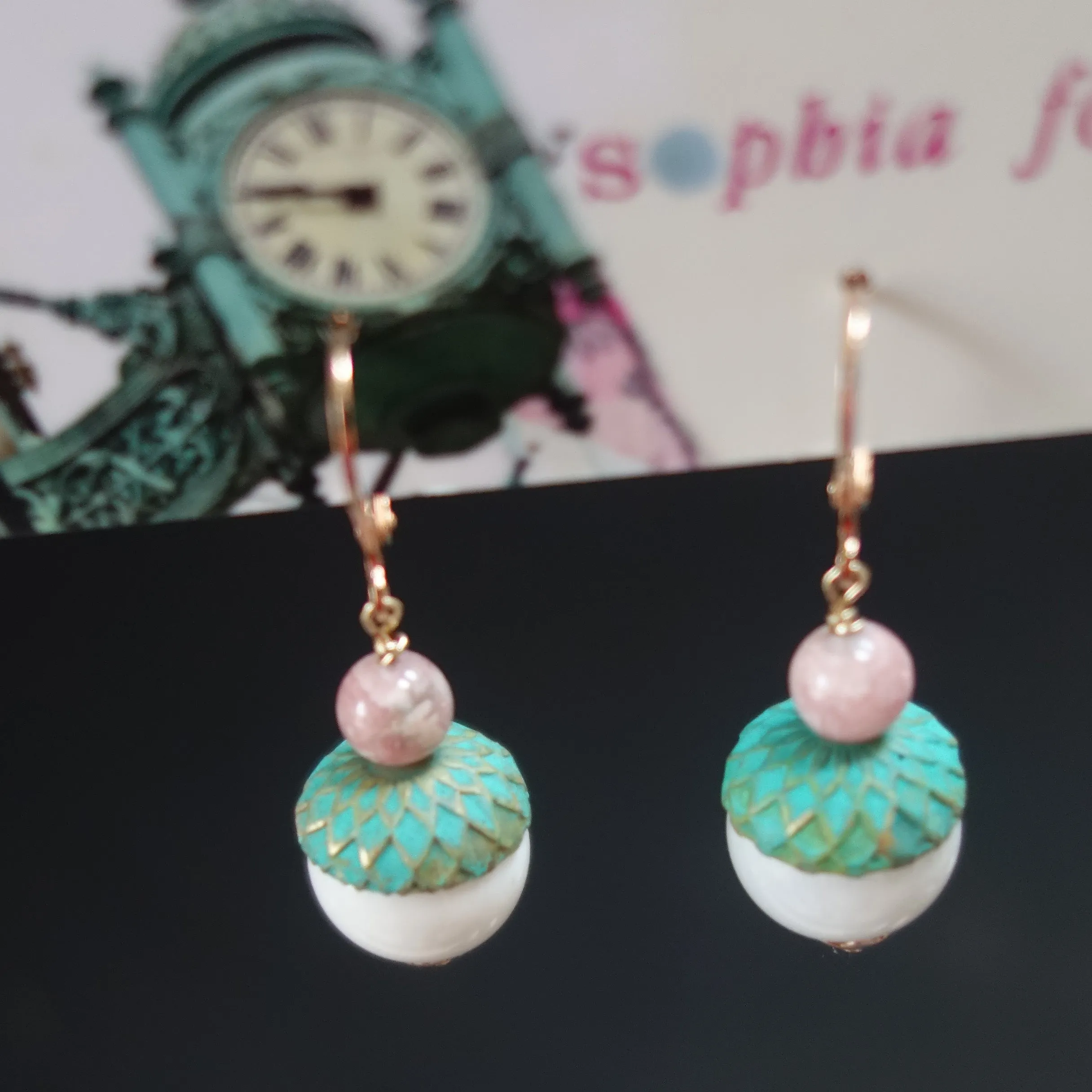 Does Anybody Really Know What Time It Is earring: howlite   rhodocrosite