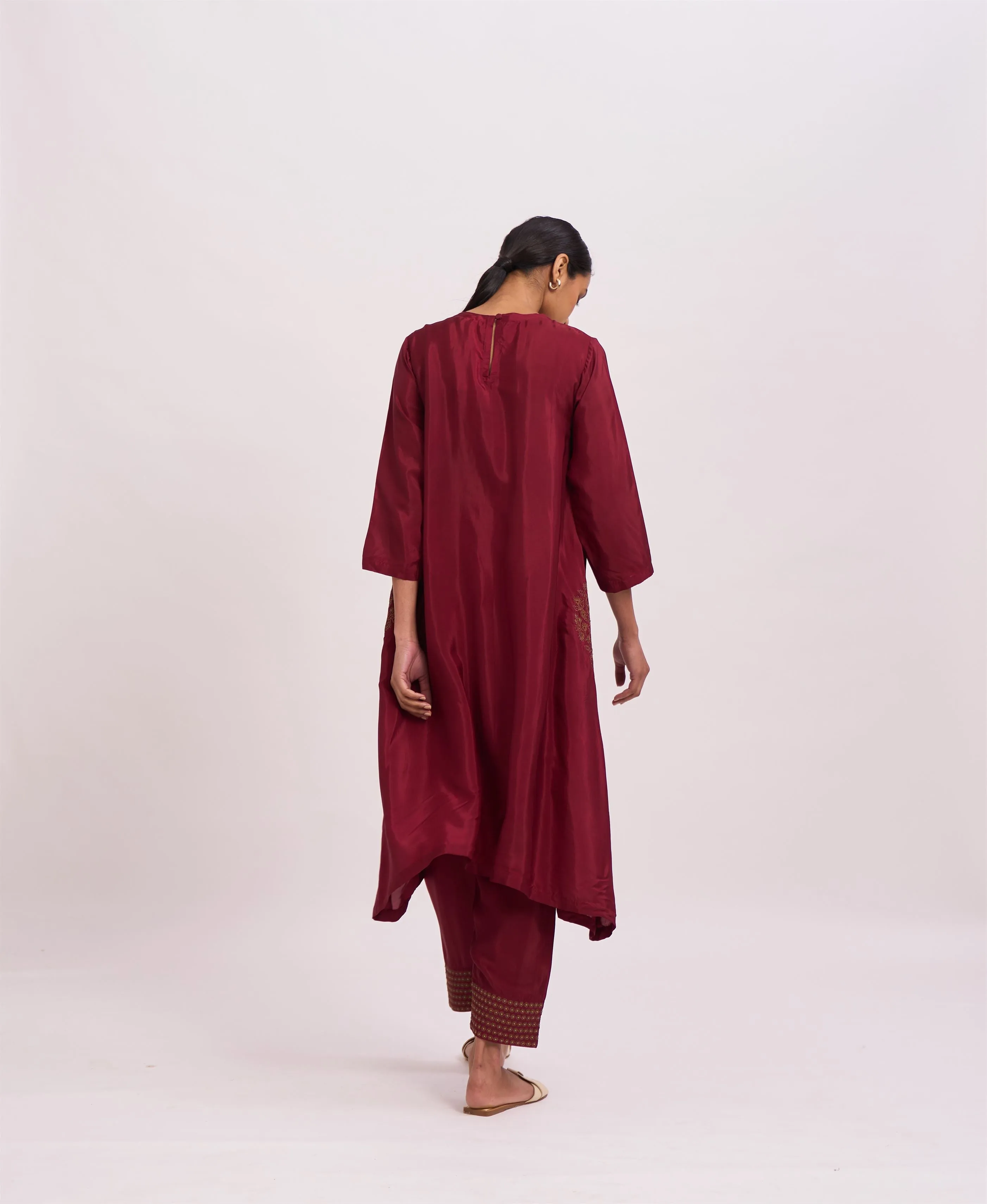 Dot   I   Pocket Style Mushrif Kurta Set Cotton Silk Fabric is used in Kurta set Dark Red SS24-PS- DR