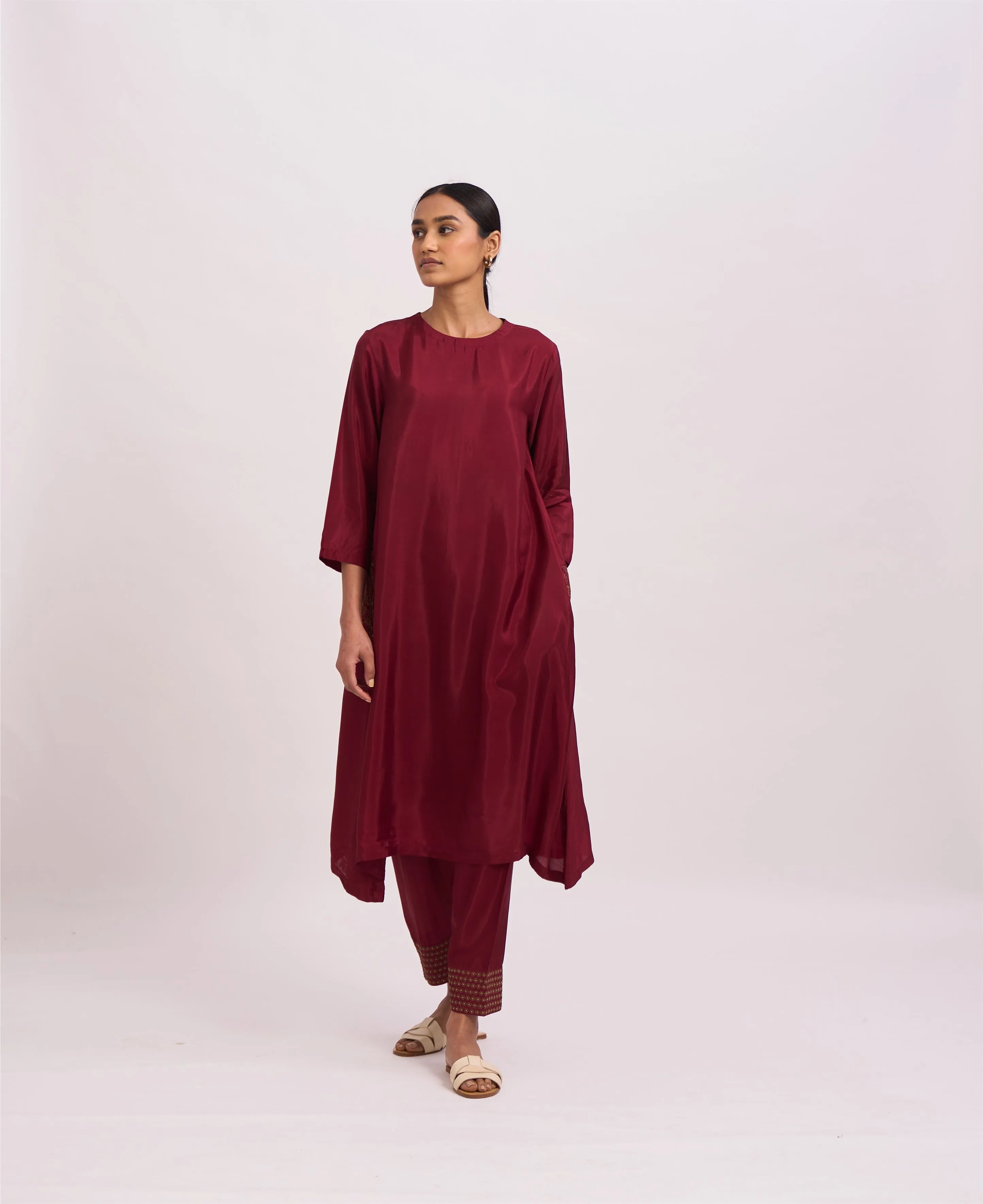 Dot   I   Pocket Style Mushrif Kurta Set Cotton Silk Fabric is used in Kurta set Dark Red SS24-PS- DR