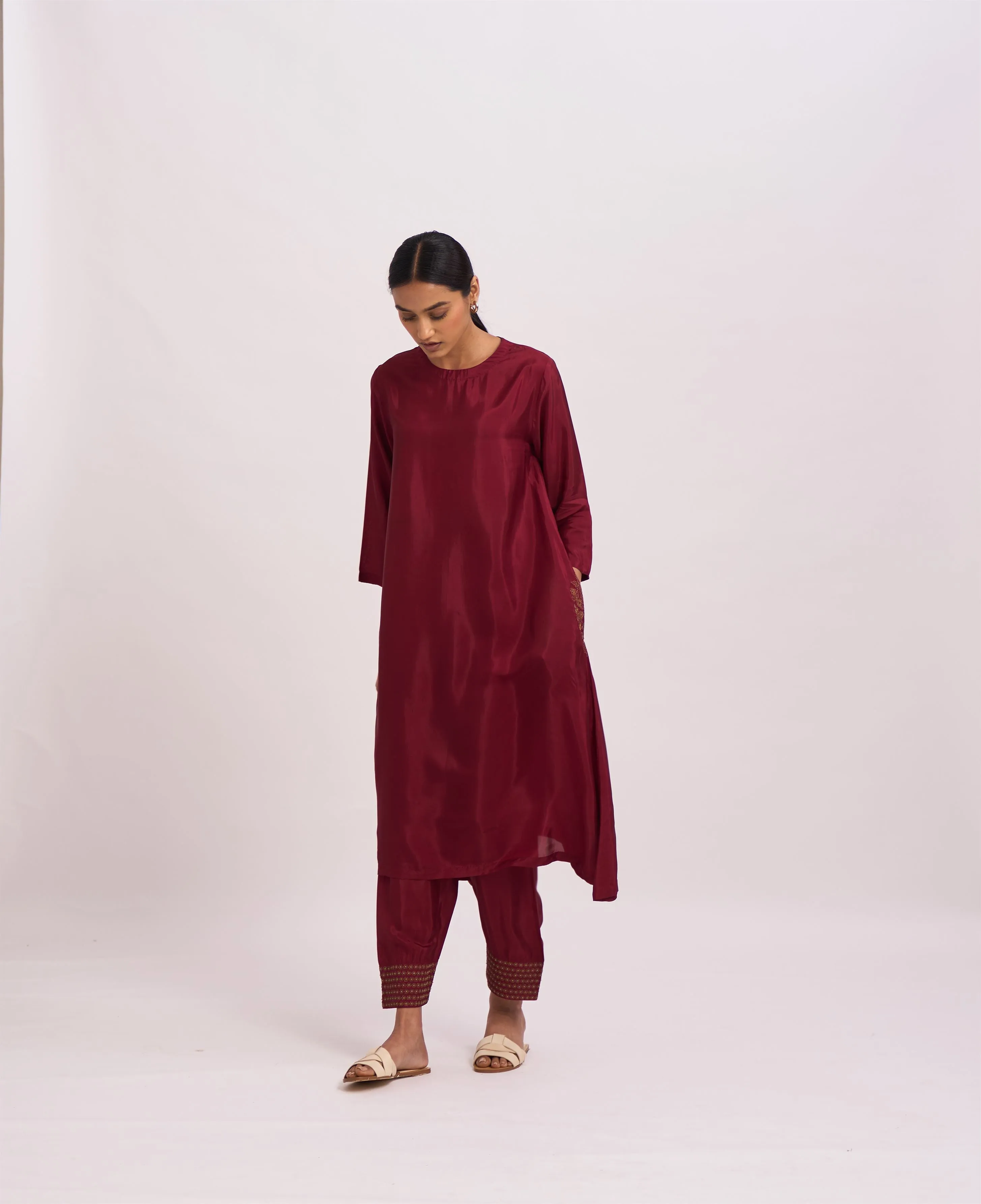 Dot   I   Pocket Style Mushrif Kurta Set Cotton Silk Fabric is used in Kurta set Dark Red SS24-PS- DR