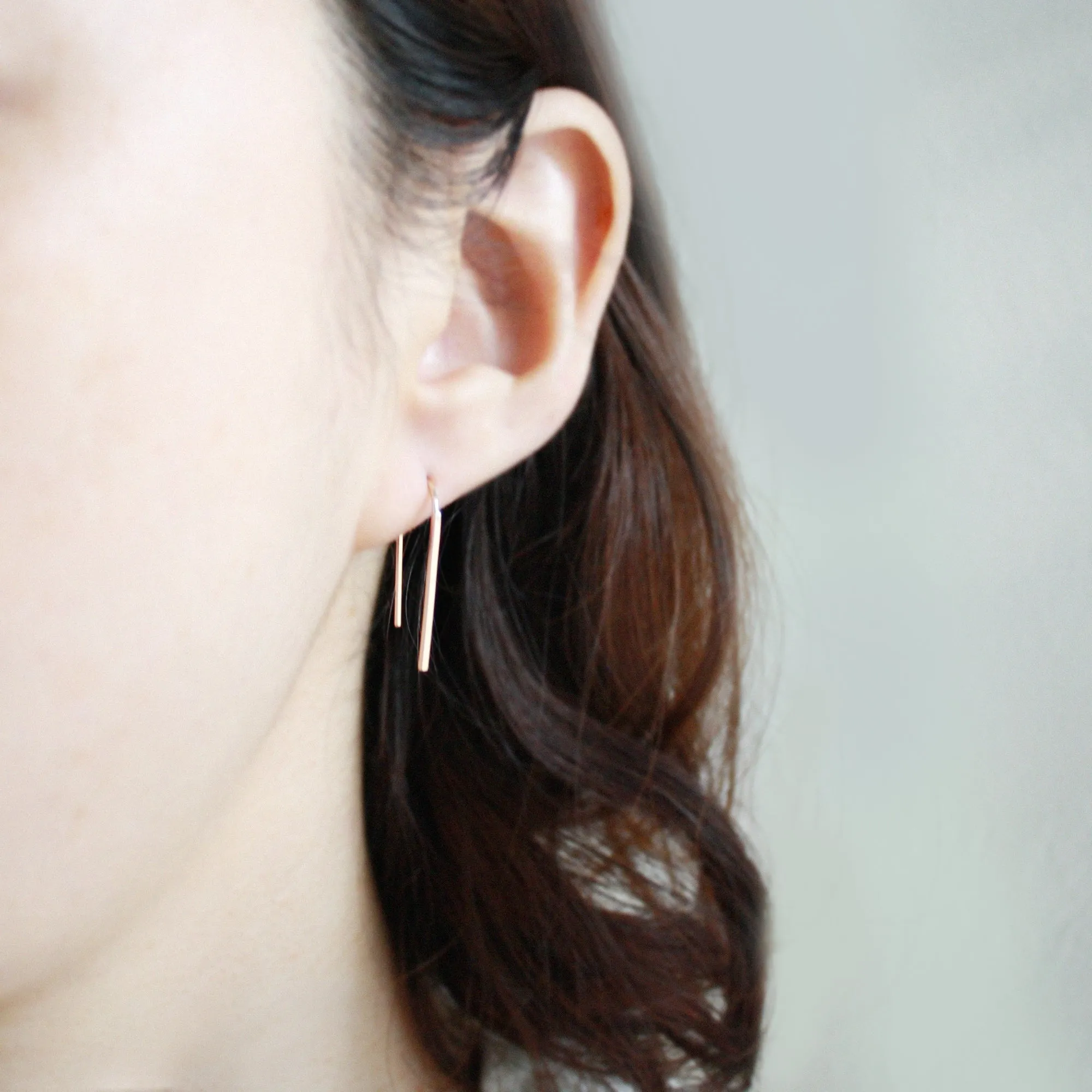 Dot Short Arc Threader Earrings