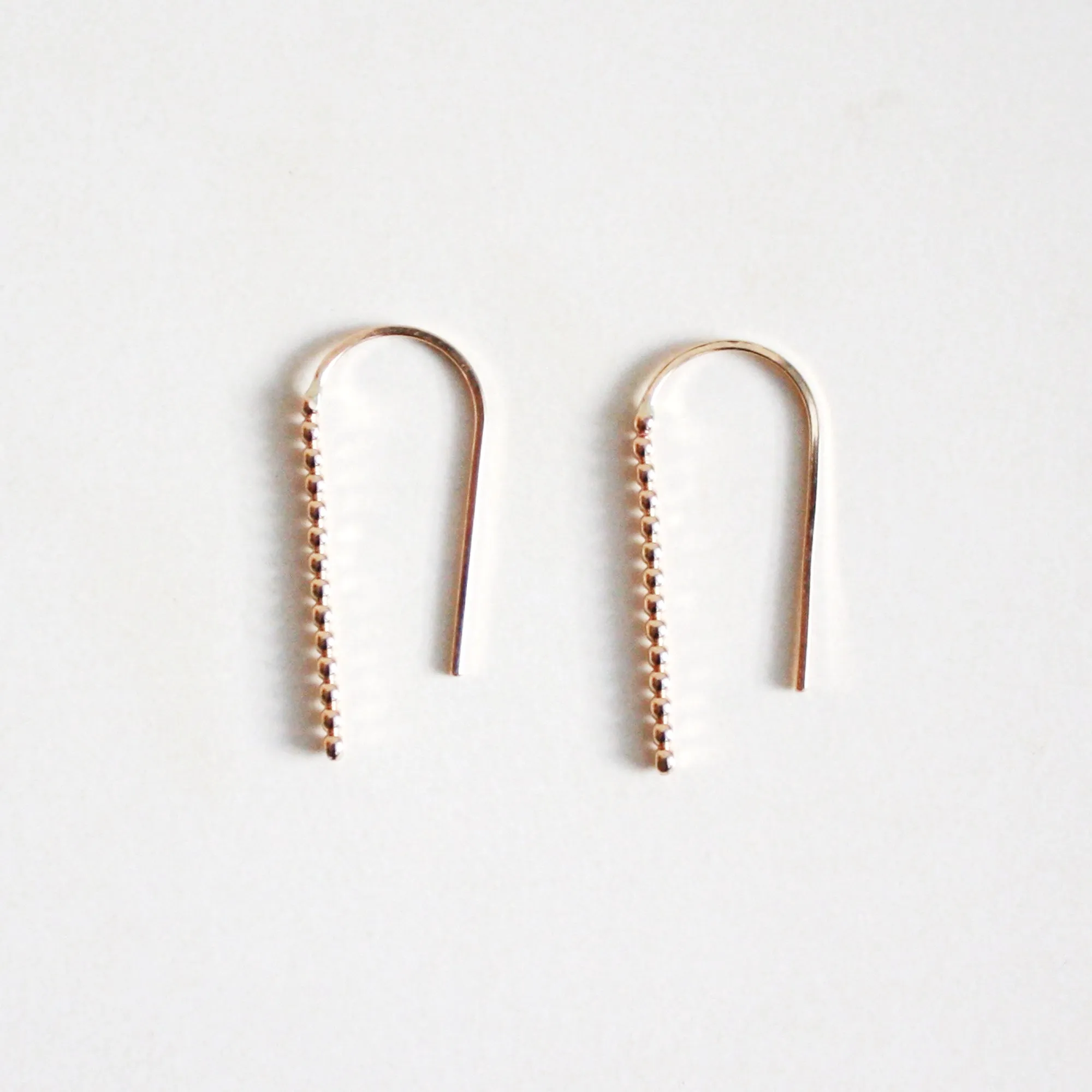 Dot Short Arc Threader Earrings