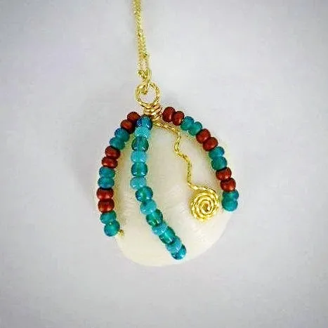 Elegant Natural White Lucina Seashell Pendant with Gold Wire & Multi-Color Glass Beads on Gold-Plated Necklace✨-Beach Boho