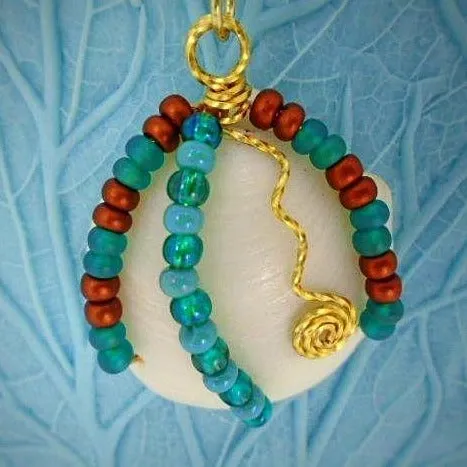 Elegant Natural White Lucina Seashell Pendant with Gold Wire & Multi-Color Glass Beads on Gold-Plated Necklace✨-Beach Boho