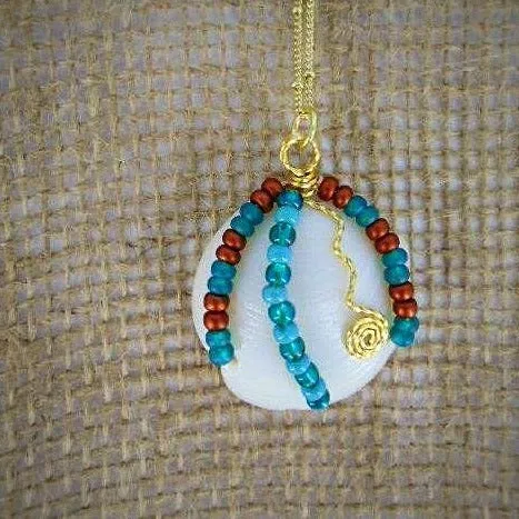 Elegant Natural White Lucina Seashell Pendant with Gold Wire & Multi-Color Glass Beads on Gold-Plated Necklace✨-Beach Boho
