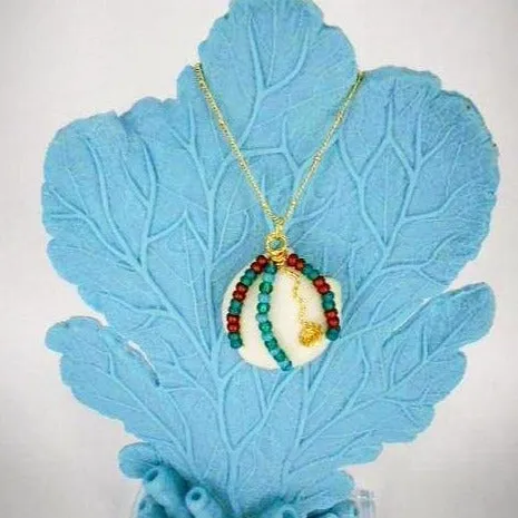 Elegant Natural White Lucina Seashell Pendant with Gold Wire & Multi-Color Glass Beads on Gold-Plated Necklace✨-Beach Boho