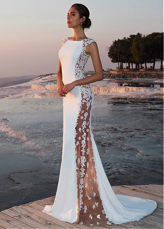 Glamorous Lace Patchwork Hollow-Out Long Evening Dress for Special Occasions