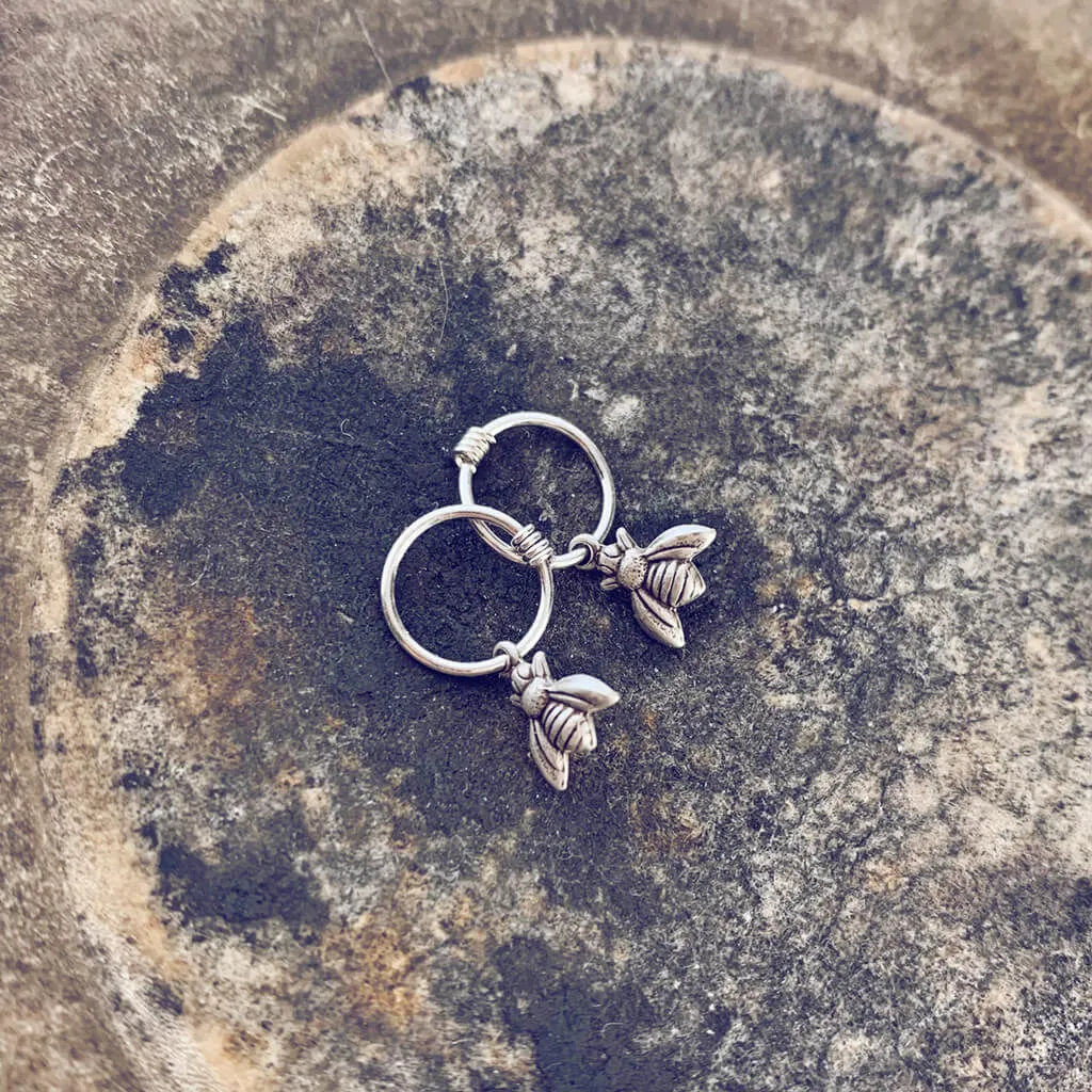 honey bee // teeny tiny silver bee hoop sleeper earrings⁣