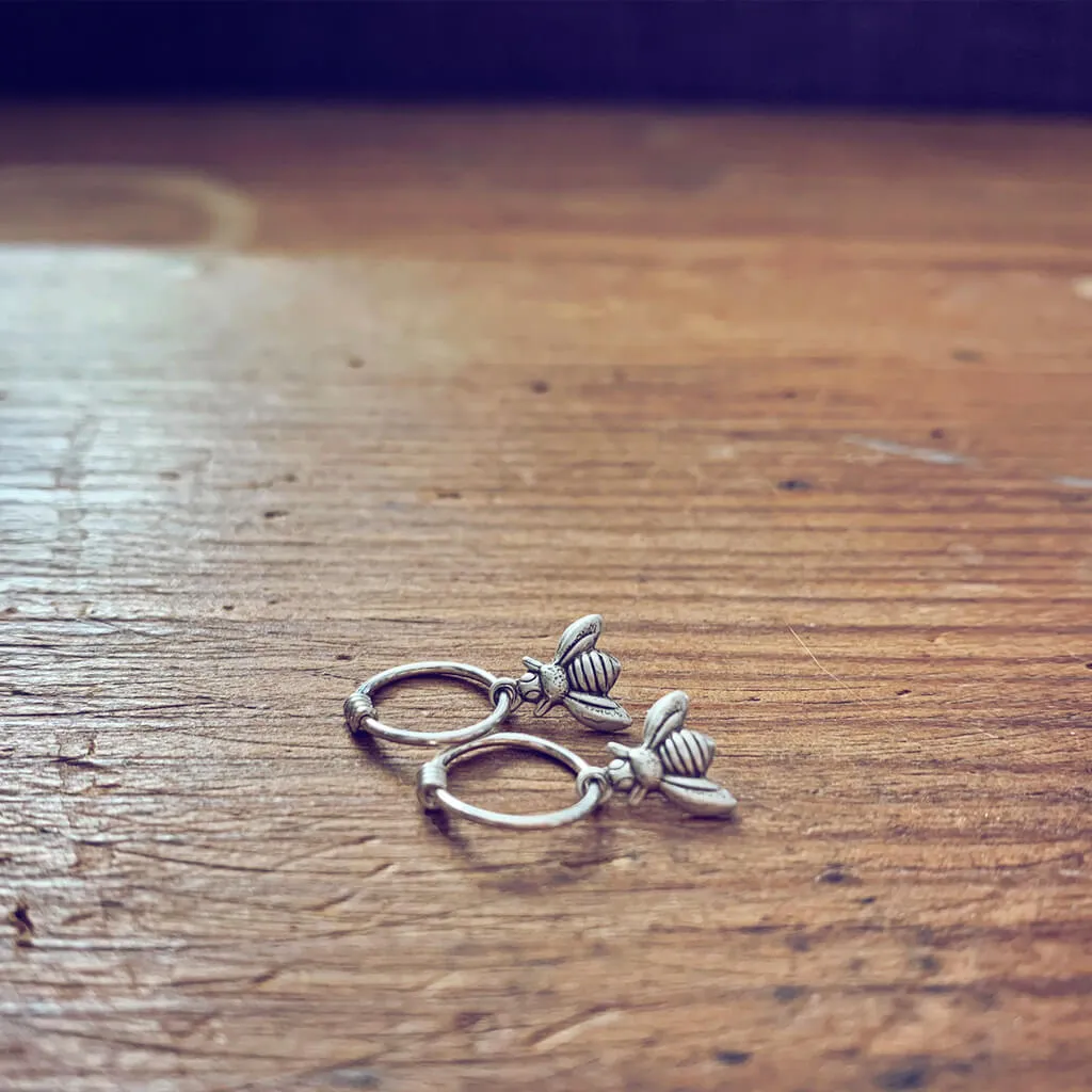 honey bee // teeny tiny silver bee hoop sleeper earrings⁣