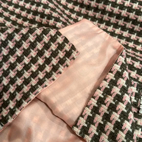 Kicky pink taupe and cream wool blend knee length skirt w pink silk lining