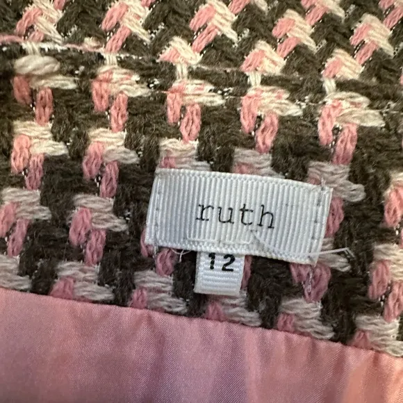Kicky pink taupe and cream wool blend knee length skirt w pink silk lining