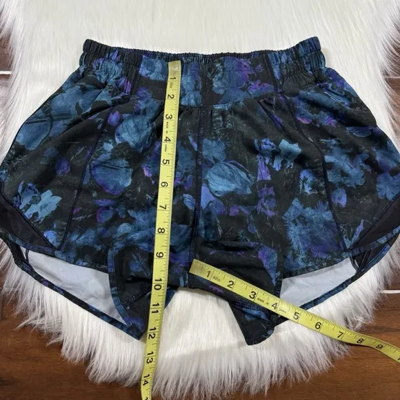 Lululemon Size 4 Tall Floral Shift Blue Multi Black Print 4&quot; Hotty Hot II Shorts