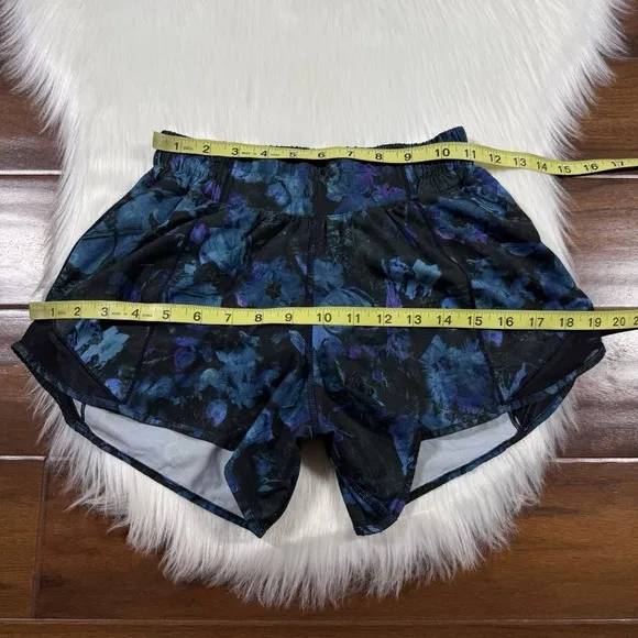 Lululemon Size 4 Tall Floral Shift Blue Multi Black Print 4&quot; Hotty Hot II Shorts