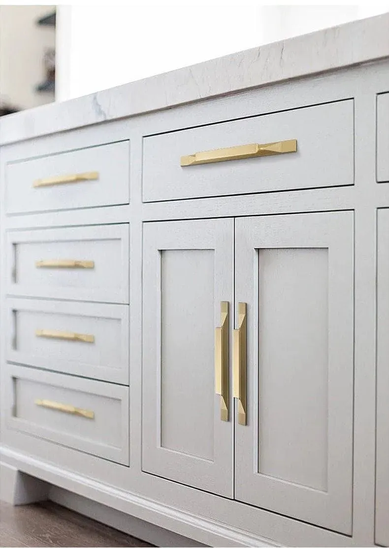 Minimalist Sleek Long Cabinet Drawer Pull