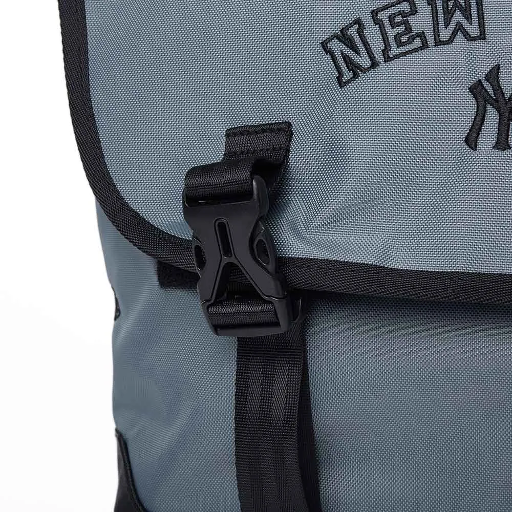 New Era New York Yankees MLB High School Blue Messenger Bag