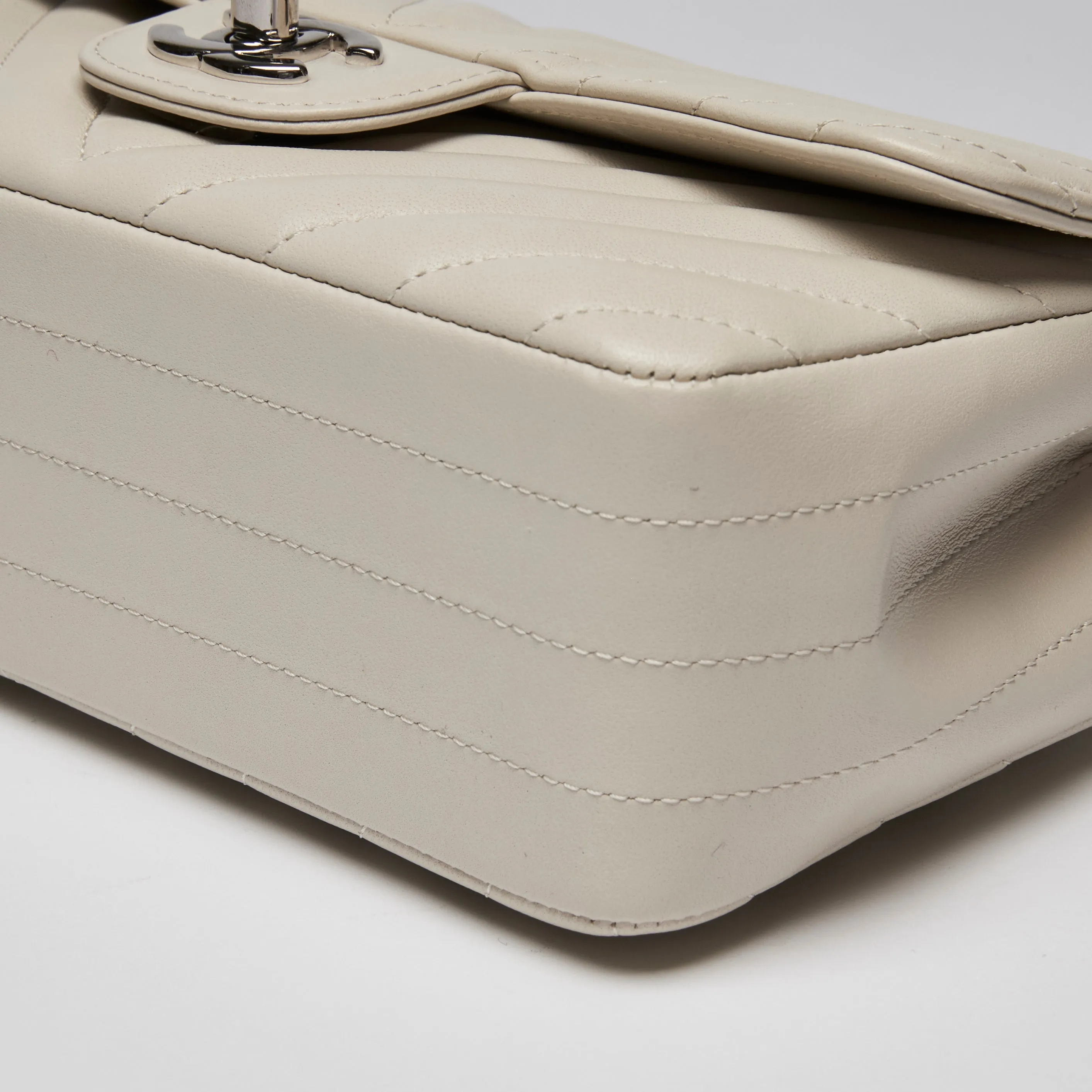 Pre-Loved Chanel ™ Lambskin Leather Classic Mini Single Flap Bag