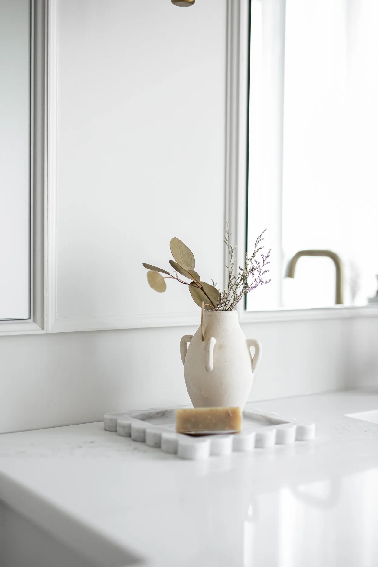 Thassos Four Handle Vase Cream