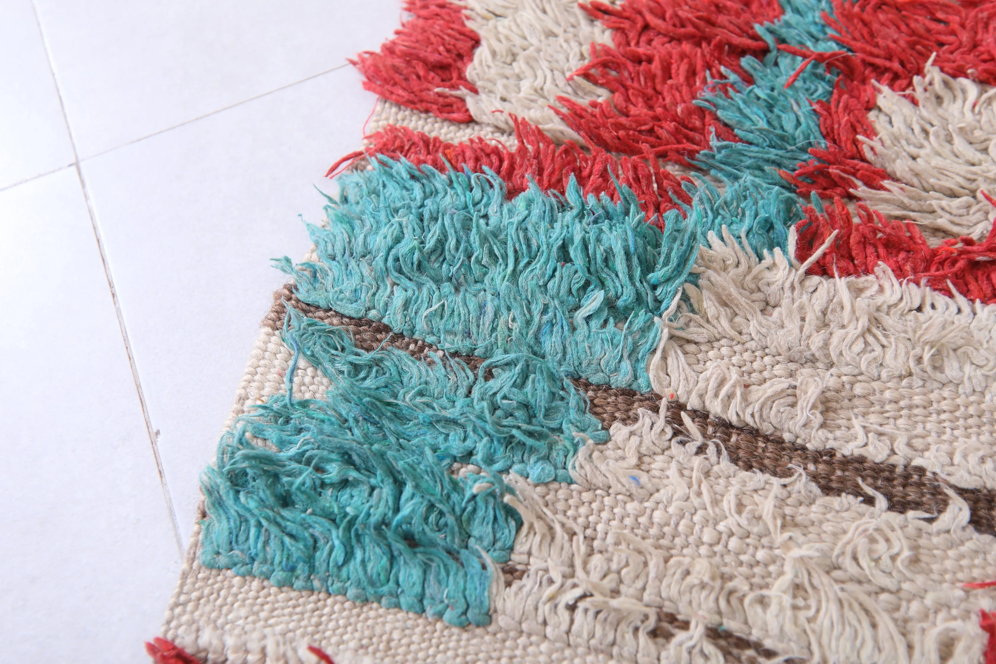 Vintage Handmade Moroccan Rug – Geometric Red & Teal Design 2.9 x 6.7 ft