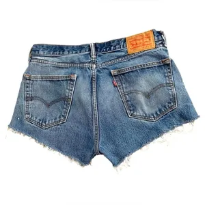 Vintage Levi’s 505 Classic Straight Cut Off Denim Jean Shorts Medium Blue Wash