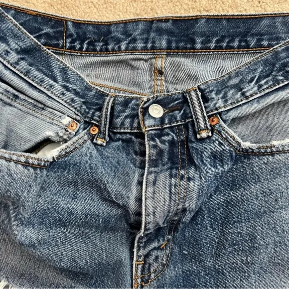 Vintage Levi’s 505 Classic Straight Cut Off Denim Jean Shorts Medium Blue Wash