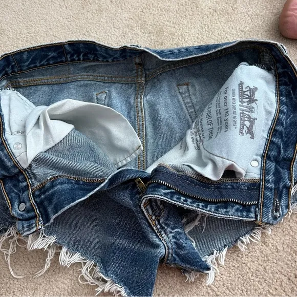 Vintage Levi’s 505 Classic Straight Cut Off Denim Jean Shorts Medium Blue Wash